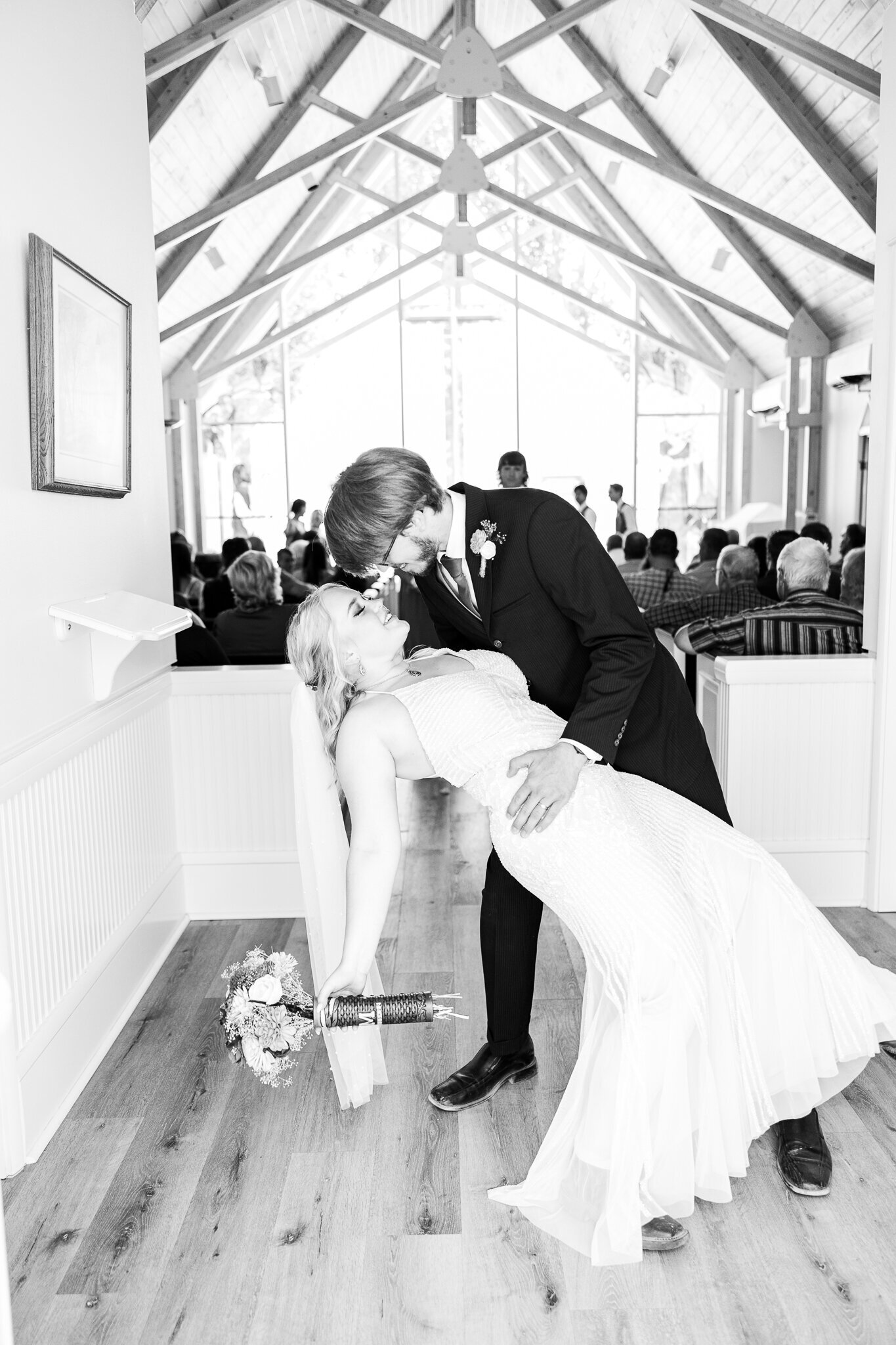 Ceremony kiss dip