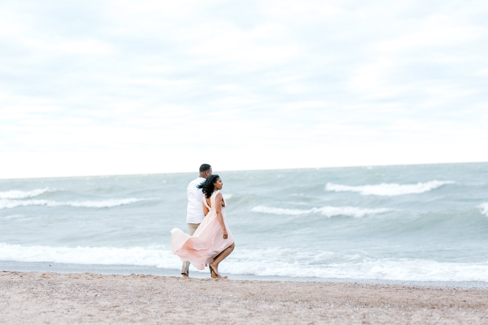 Chicago beach  Engagement session by Chicago wedding photographer Bozena Voytko