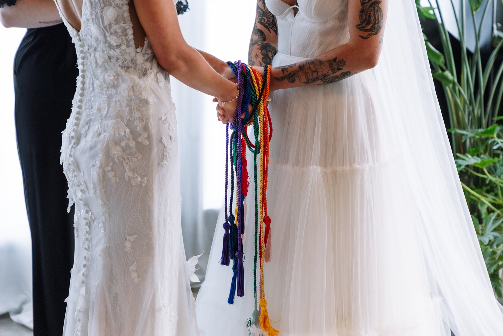 oregon-elopement-photographer-wild-elopement-photography-handfasting-ceremony