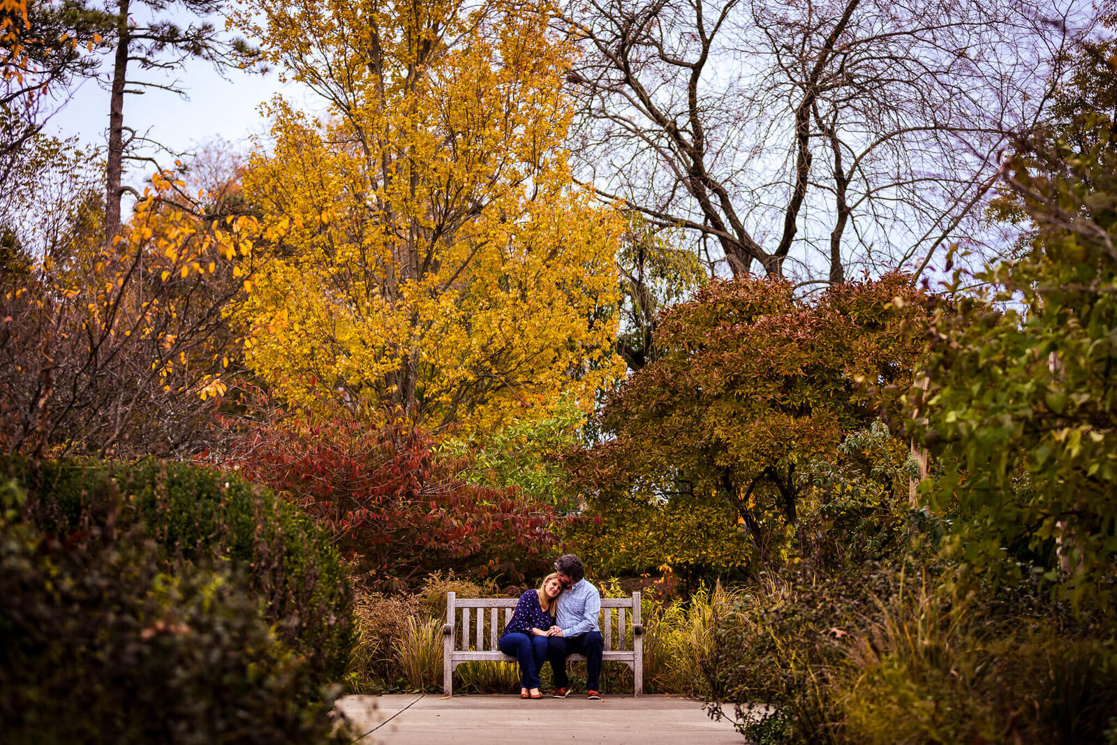 ault-park-cincinnati-fall-engagement-session-romantic
