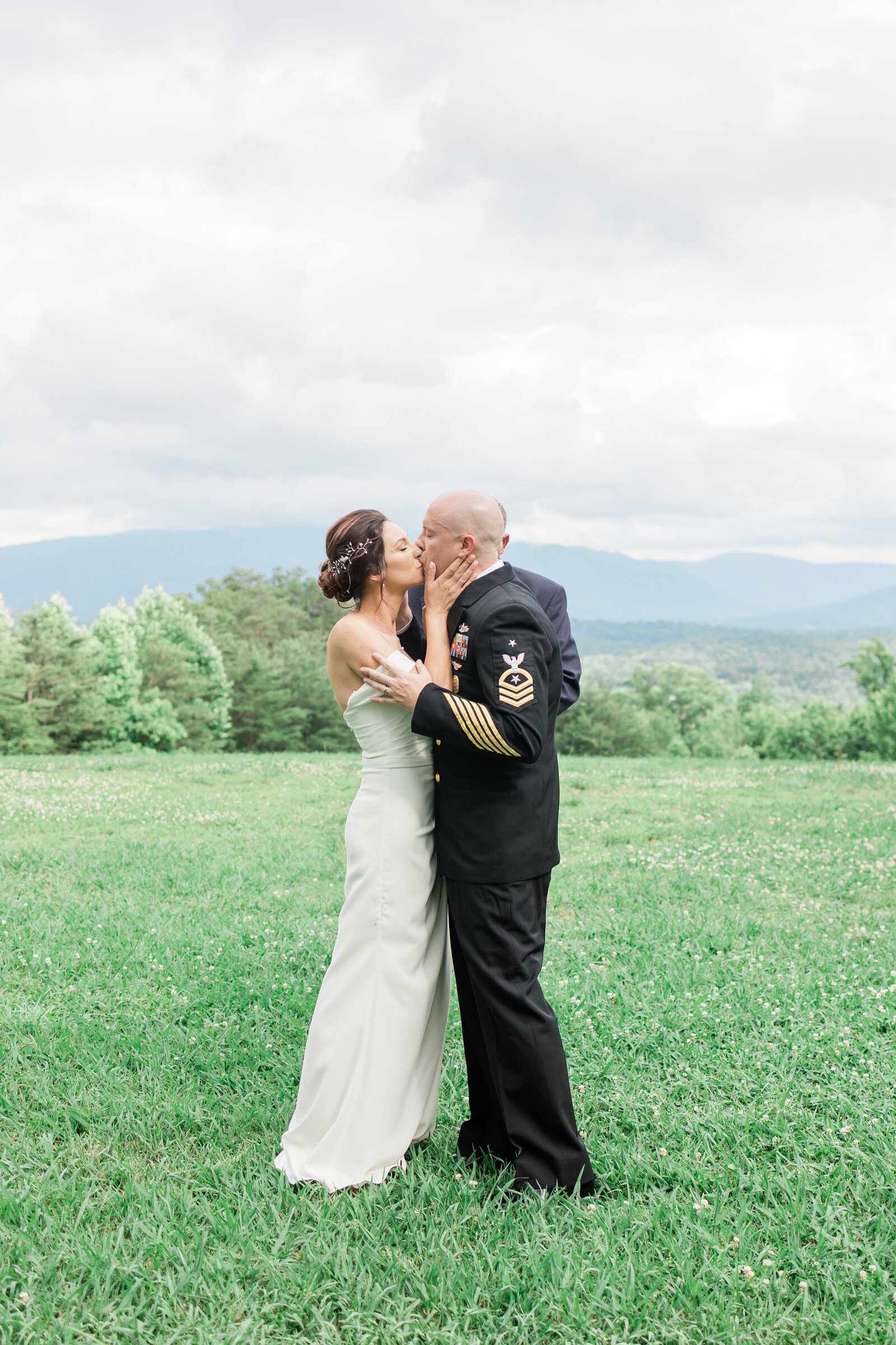 Newport-Tennessee-Elopement-Christopher-Place-Willow-And-Rove-37