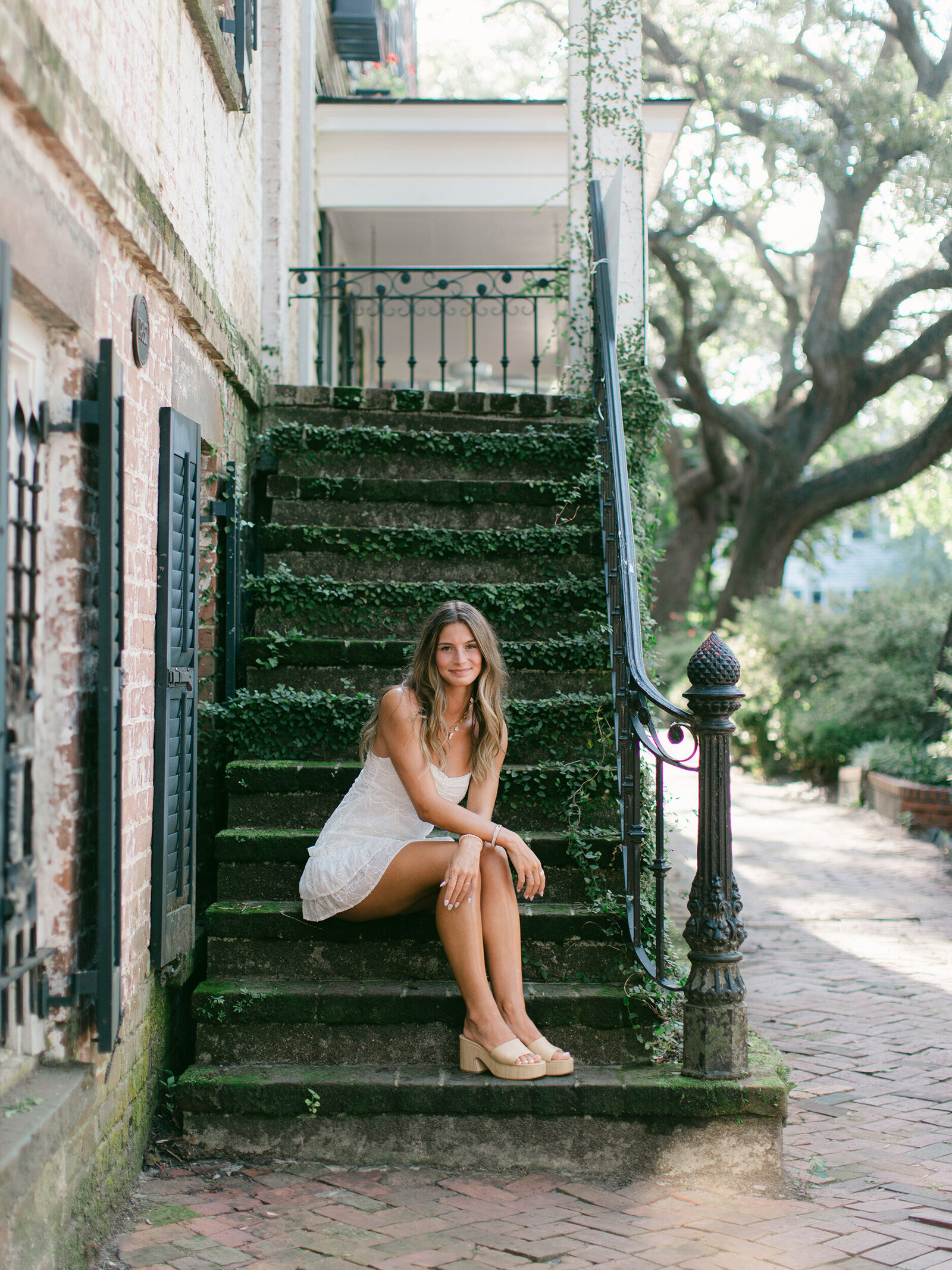103-torianna-brooke-portraiture-historic-downtown-savannah-senior-session-jadyn
