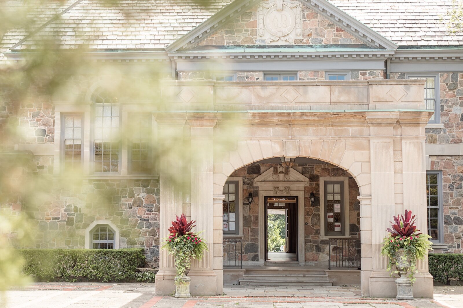 Modern Classic Garden Graydon Hall Wedding | Dylan & Sandra Photography - 0003