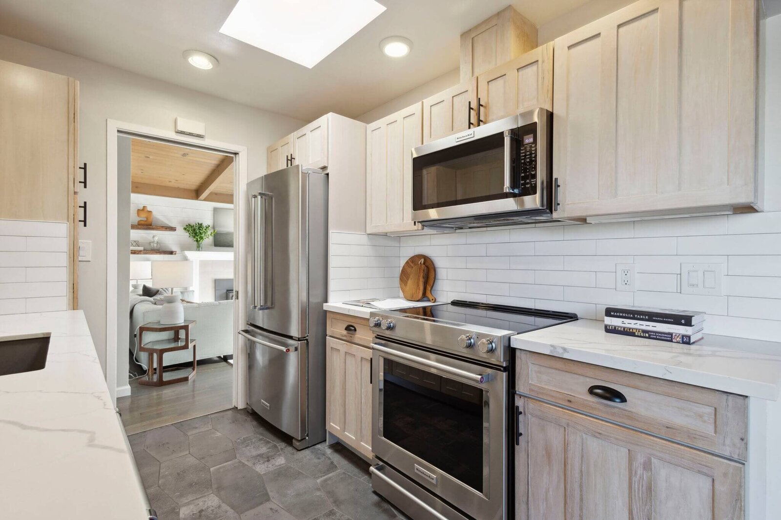 15_beach-house-top-real-estate-agent-michael-jimenez-realtorpacifica-home-for-sale