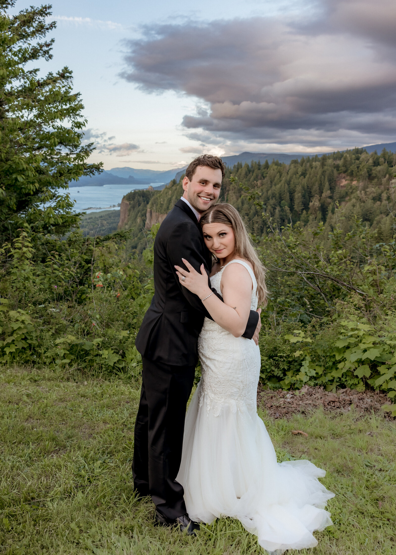 Bridal Portraits at vista house in the columbia river gorge.