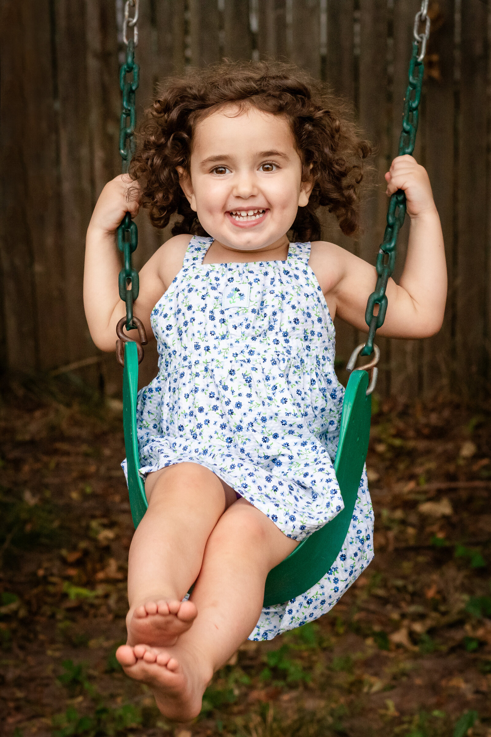kid-swinging-backyard-nj-family-photographer