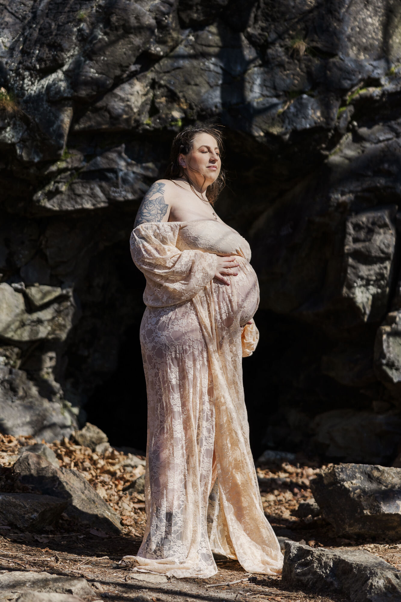 Natural Hudson Valley maternity photography in Beacon with documentary style portraits