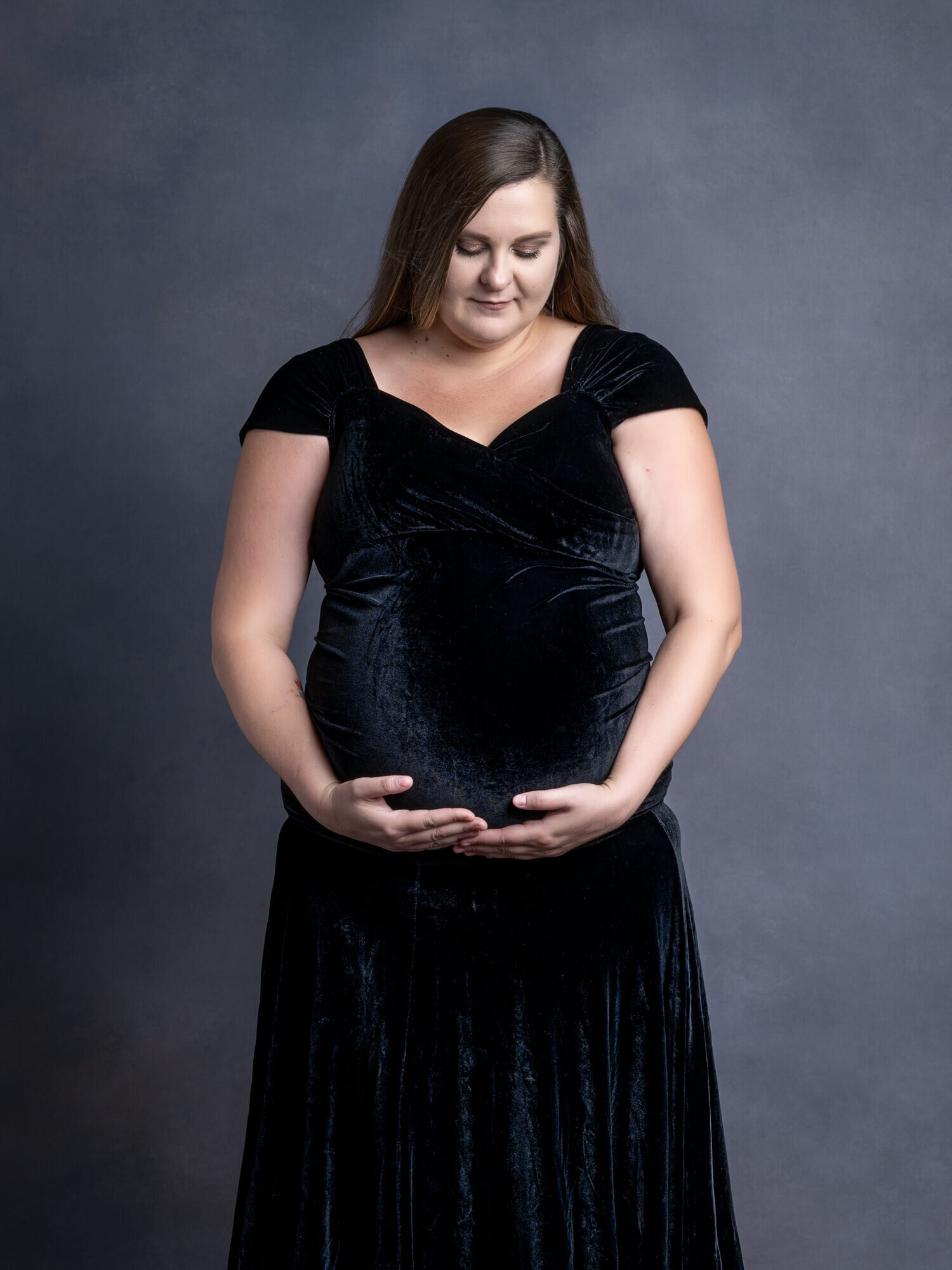 Mom hugs bump in Prescott AZ maternity photography with Melissa Byrne