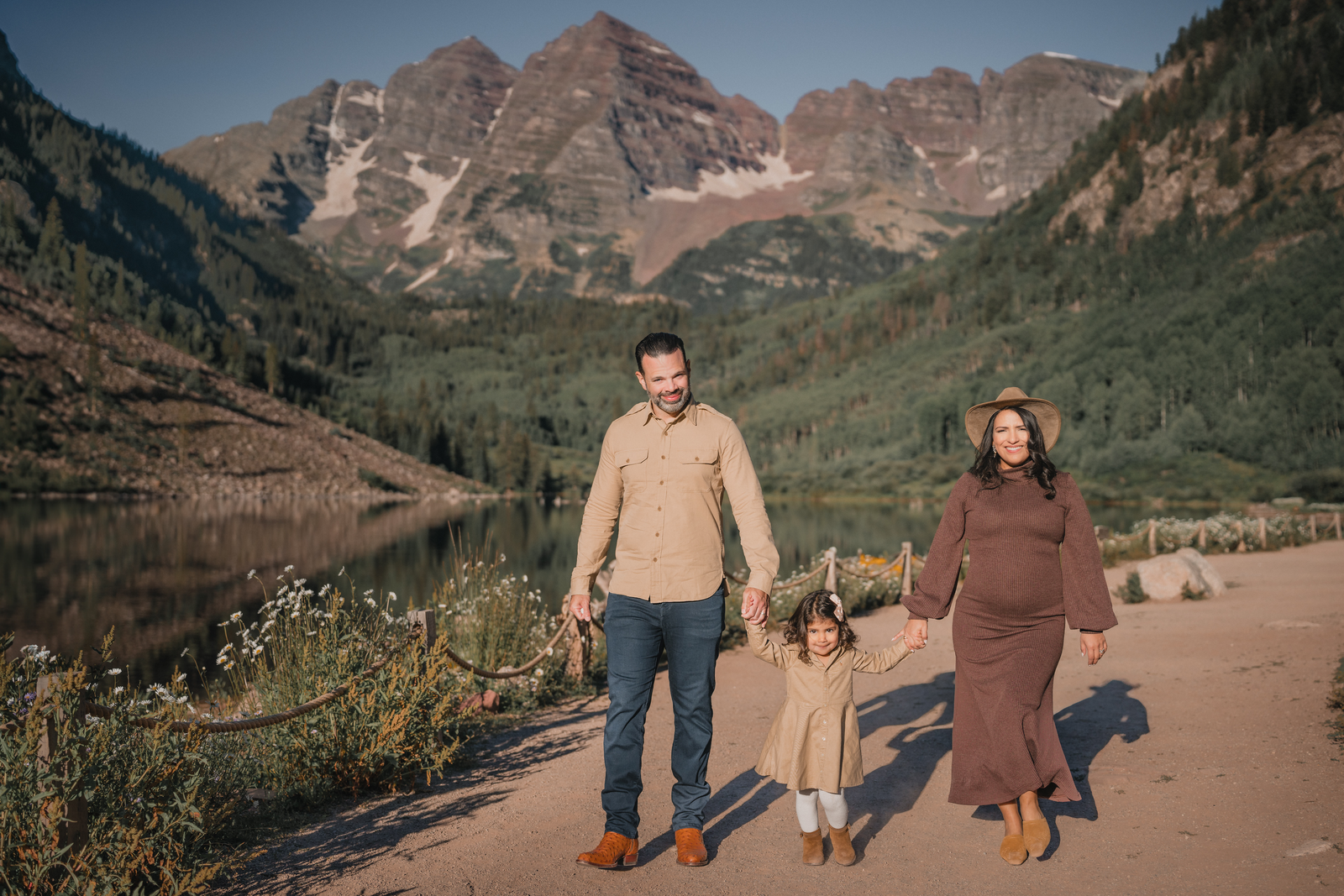 Gianiras Fam family portrait in Aspen
