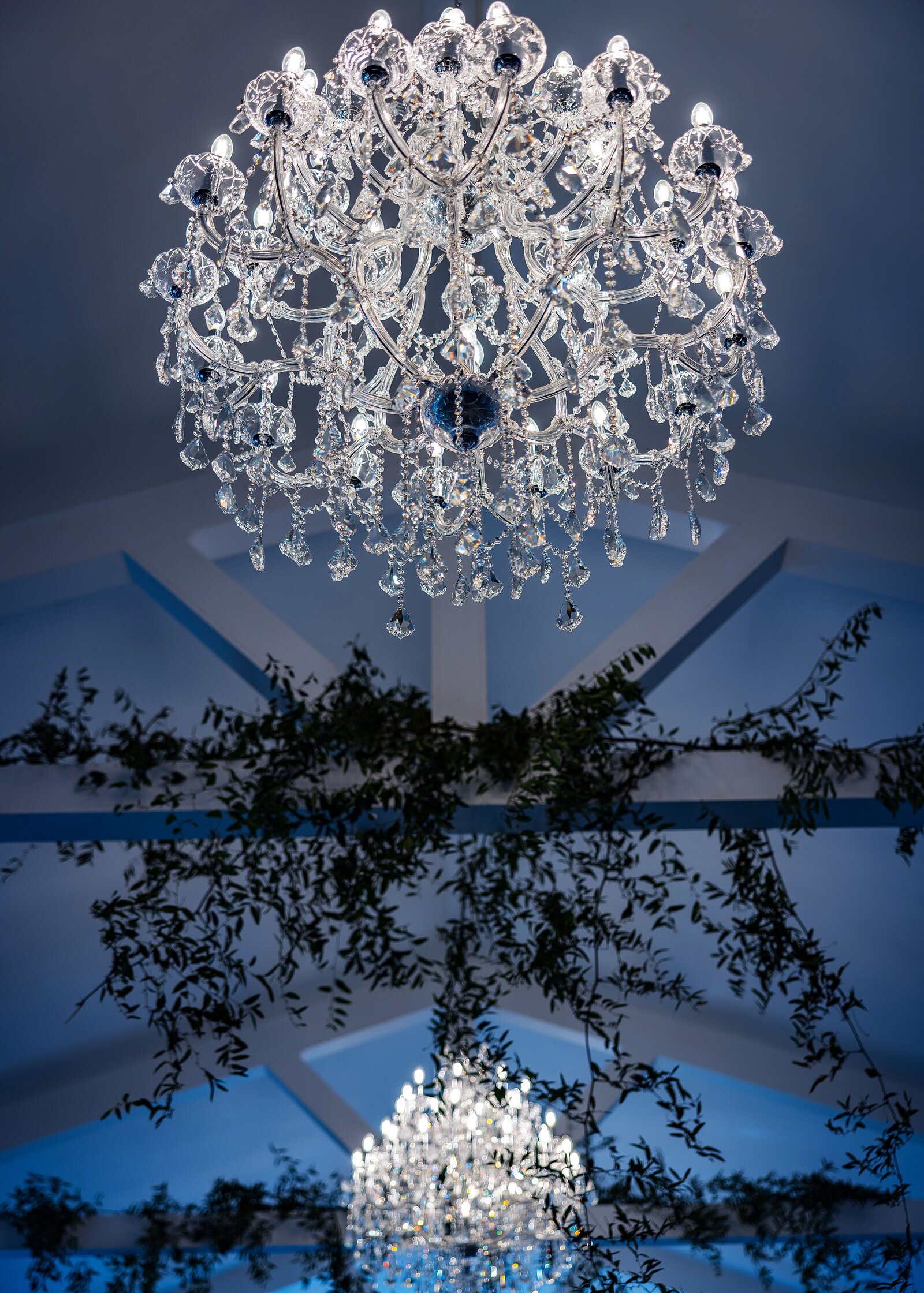 Crystal-Chandelier-White-Beams-the-legacy-at-willow-pond-event-venue-0024.jpg