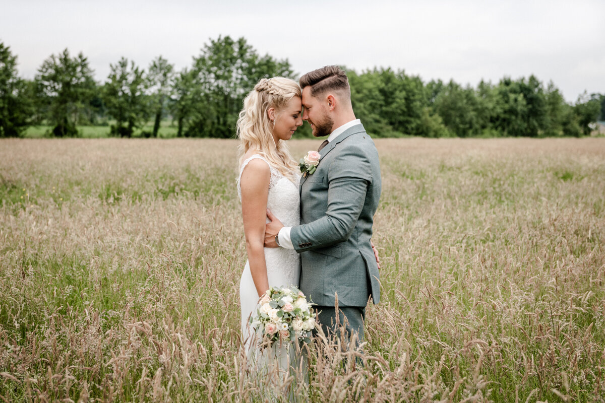 Trouwen in Jeltingahuis Buitenpost, trouwen in Achtkarspelen, bruidsfotograaf, trouwfotograaf (20)