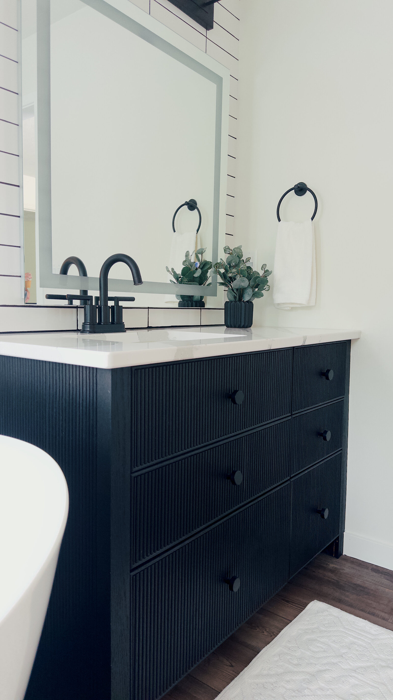 beaded-black-stain-vanities-4