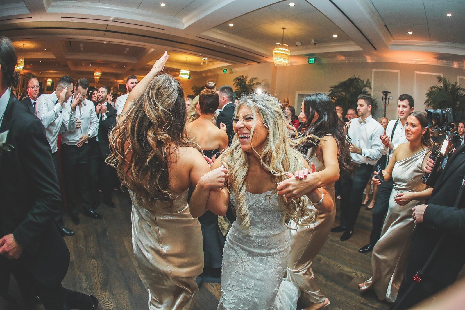 reception-dancing-pelican-club-wedding-reception-3