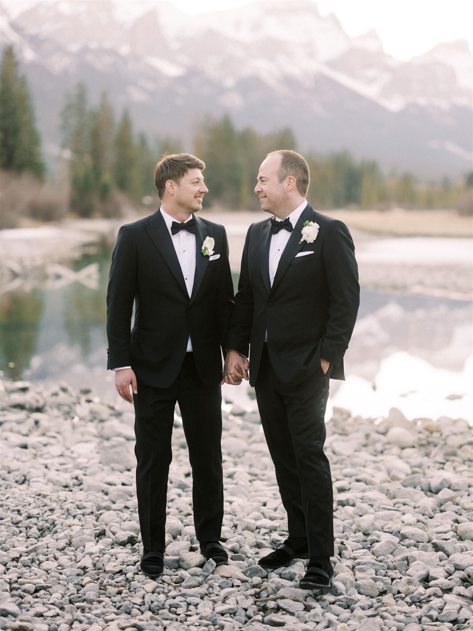 calgary-wedding-photographers-nicole-sarah-malcolm-hotel-650_websize
