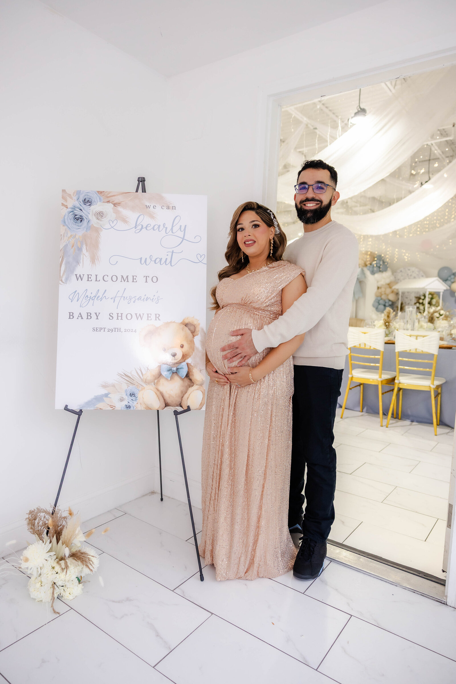 baby-shower-couple-photo-with-welcome-sign