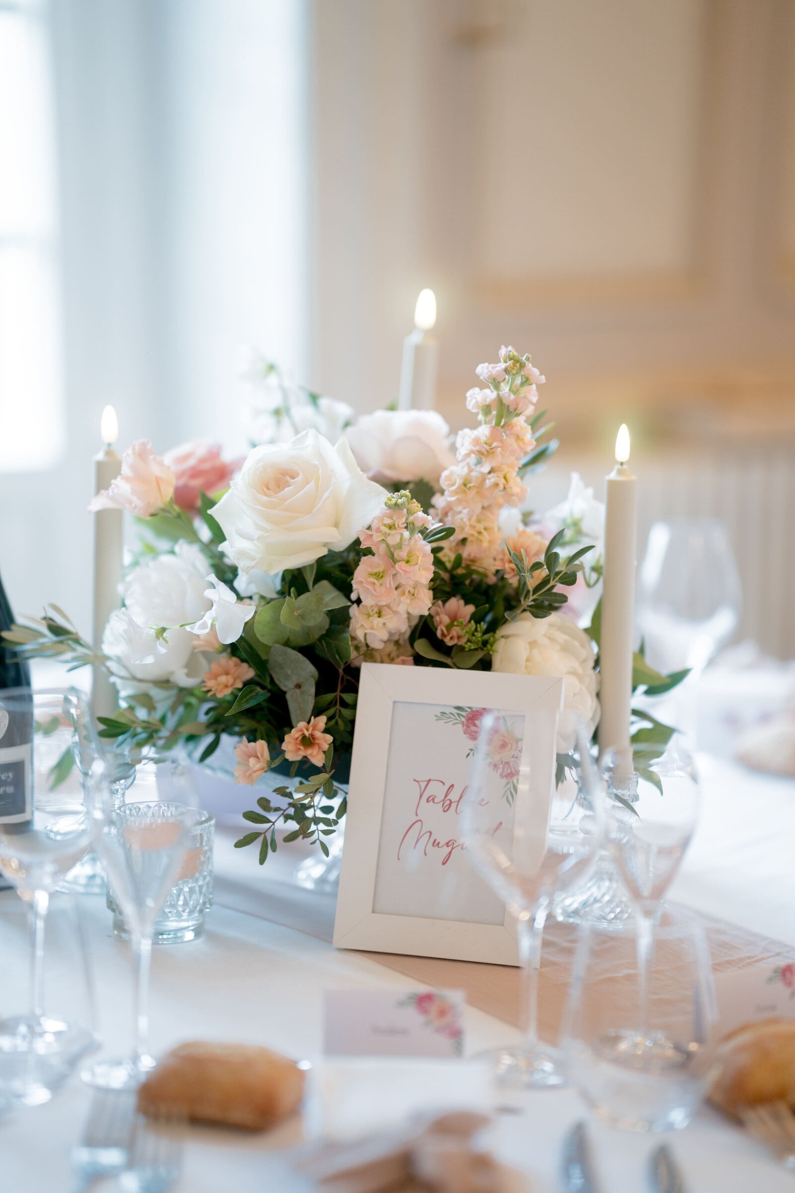 decoration-florale-table-mariage-raffinee