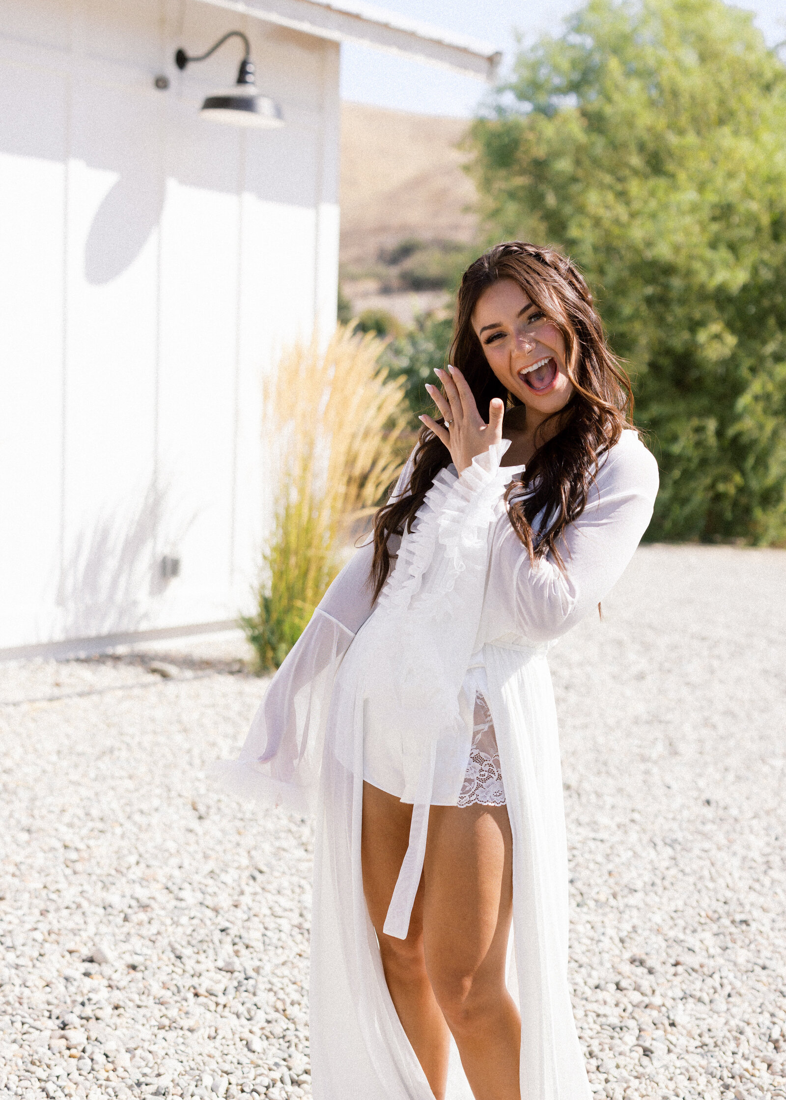 september-wedding-emmett-idaho-autumn-summer-black-tie-kayla-lucio-photo-castaneda-Sydney-getting-ready-20
