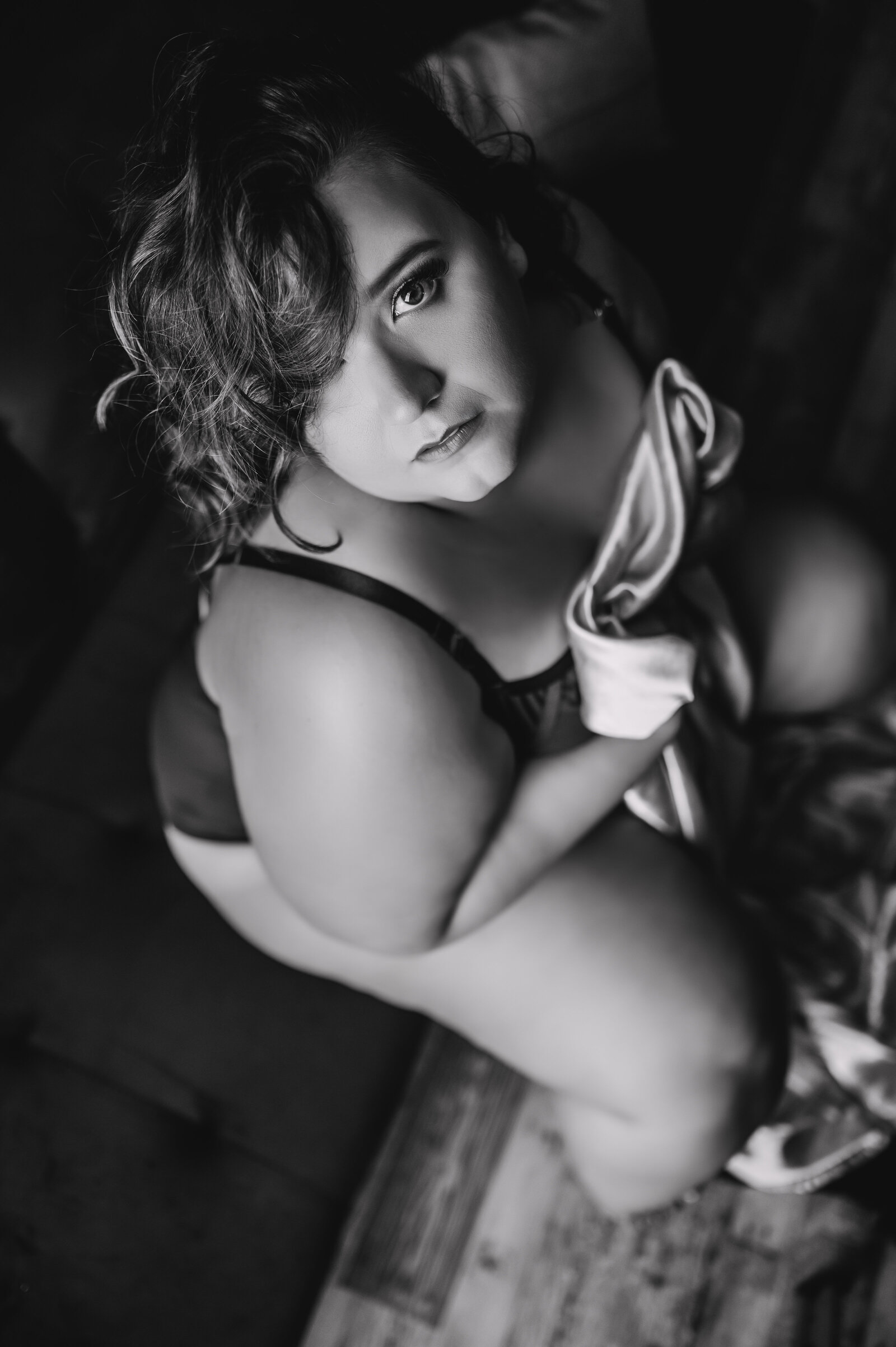 plus size-women-boudoir-photos-luxury-beautiful-tulsa-studio