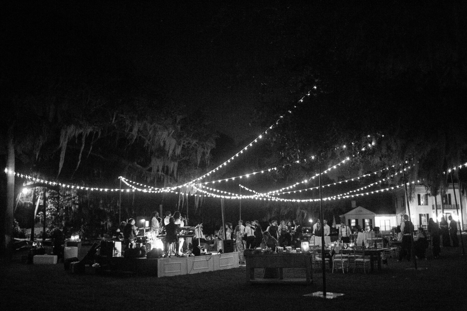destination wedding at norfolk beach during pandemic wedding