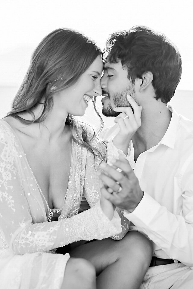 Santorini-wedding-couple-kissing