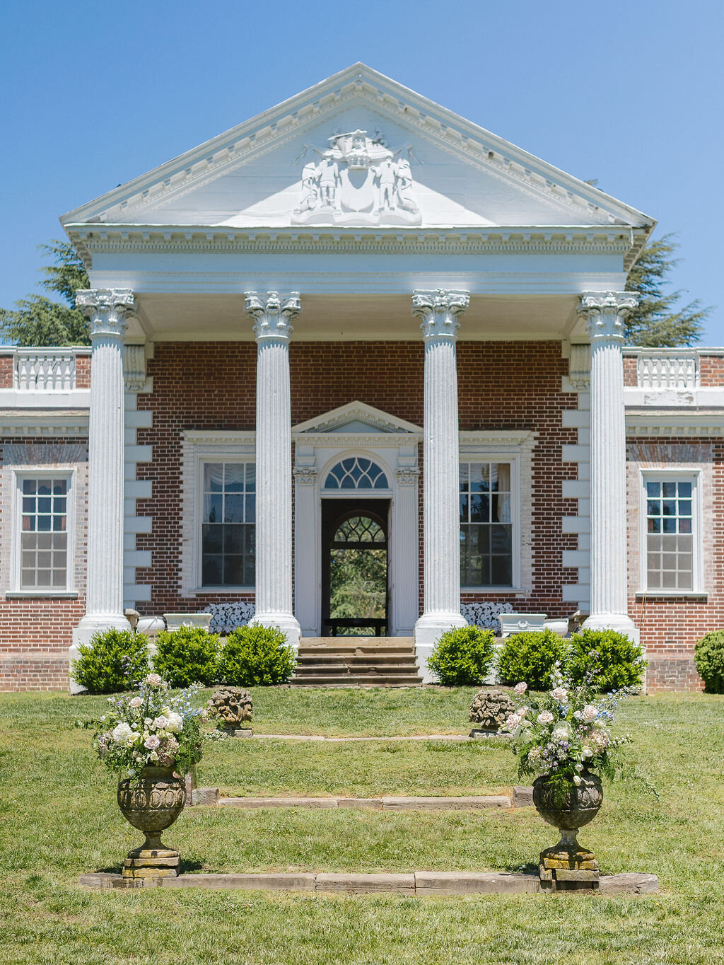 1_Kate Campbell Floral Whitehall Manor tented spring wedding by Anna and Wright photo