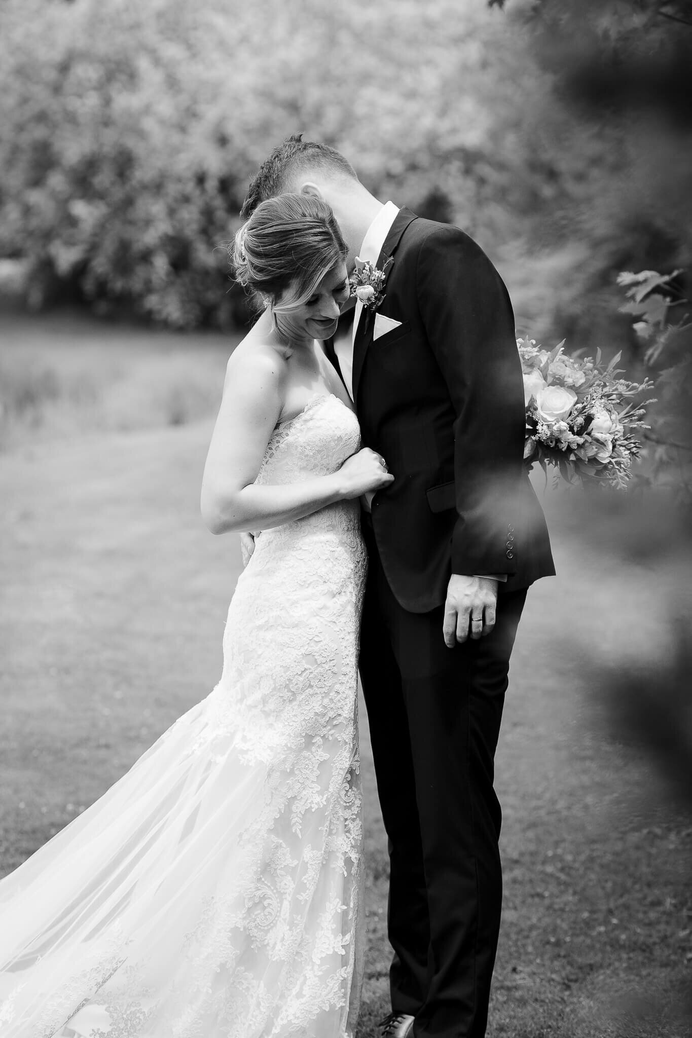 candid-wedding-photos-london-ontario-wedding-photography-jessica-barnett-photography