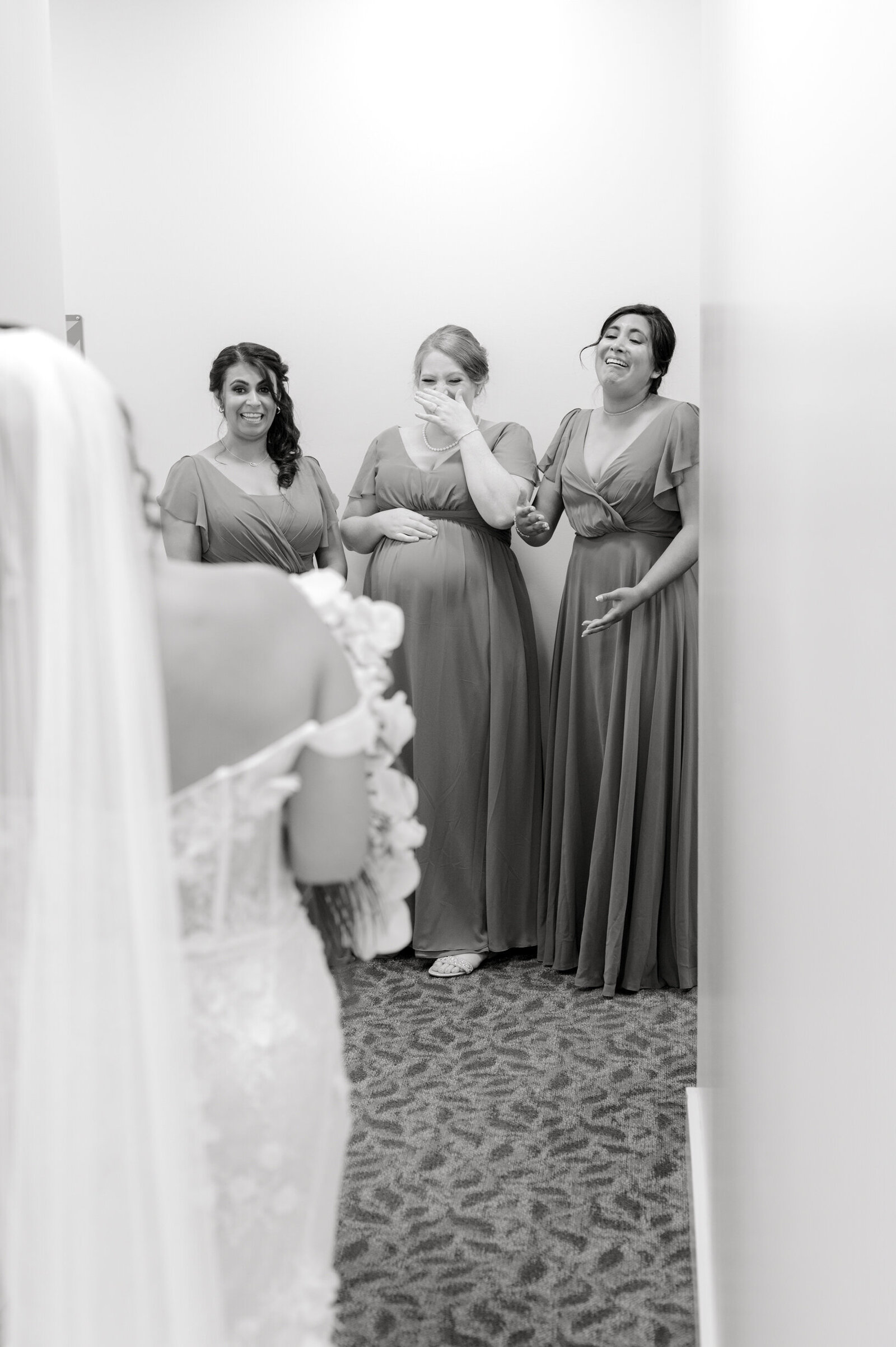 botanic garden wedding first look with bridesmaids