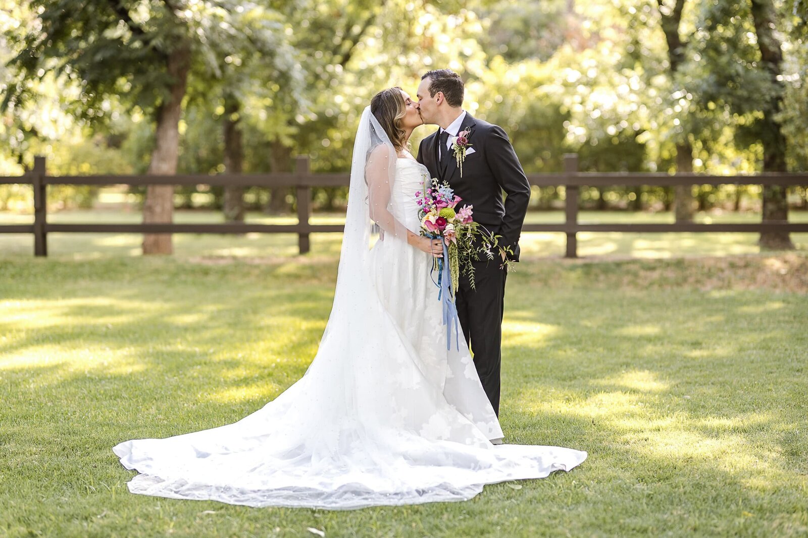 Phoenix-Wedding-Photographer-and-Videographer-Venue-at-the-Grove-PayWed-1081