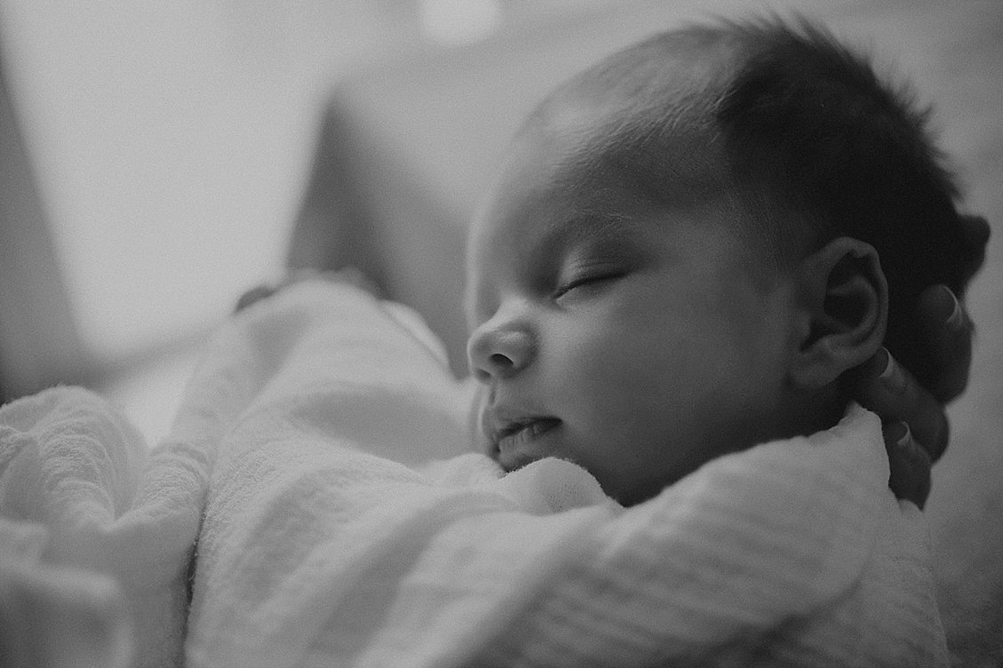 3_Maryland-In-Home-Lifestye-Newborn-Session-Father