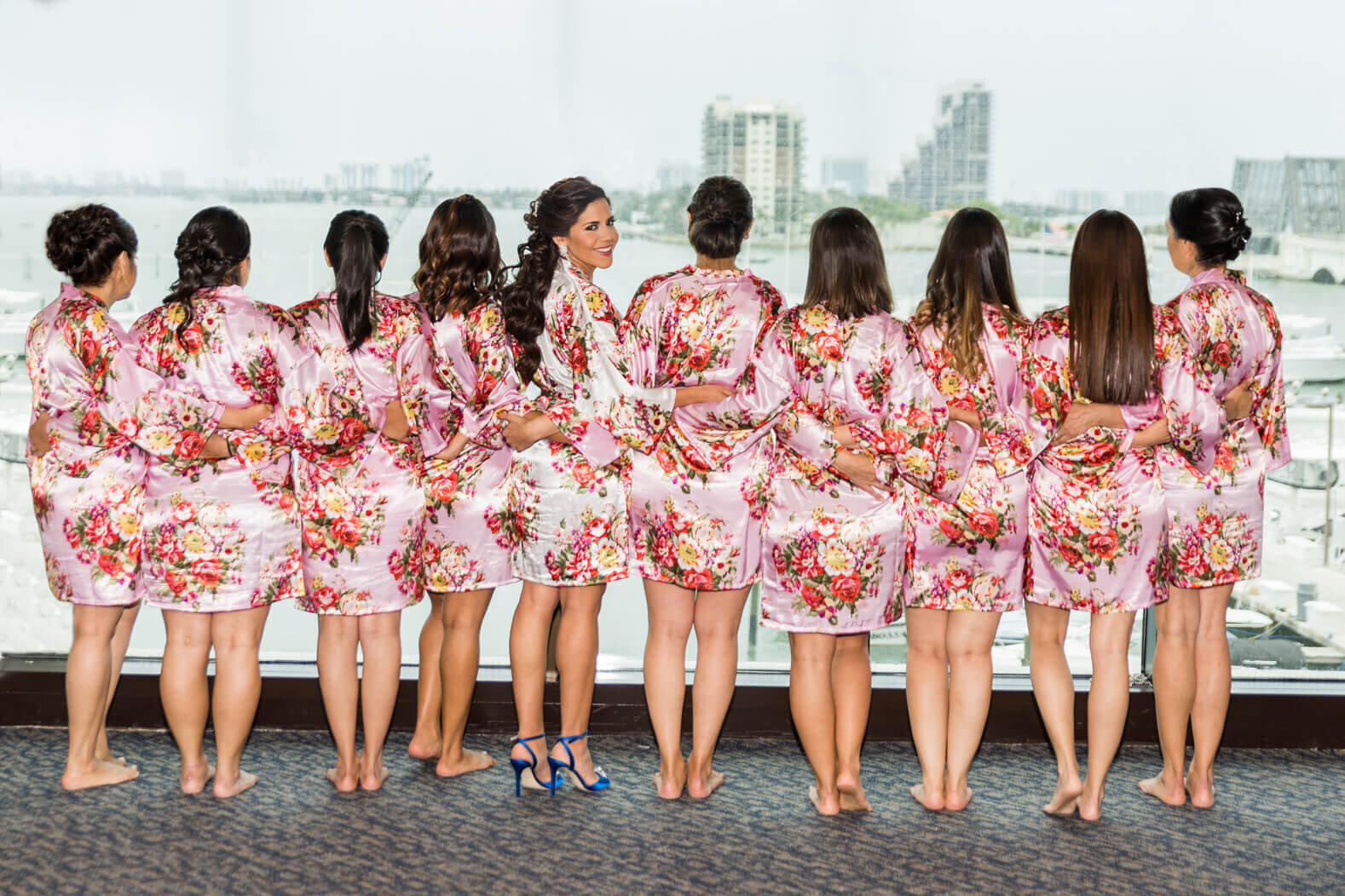 bride-bridesmaids-getting-ready-miami-marriott-hotel- 01
