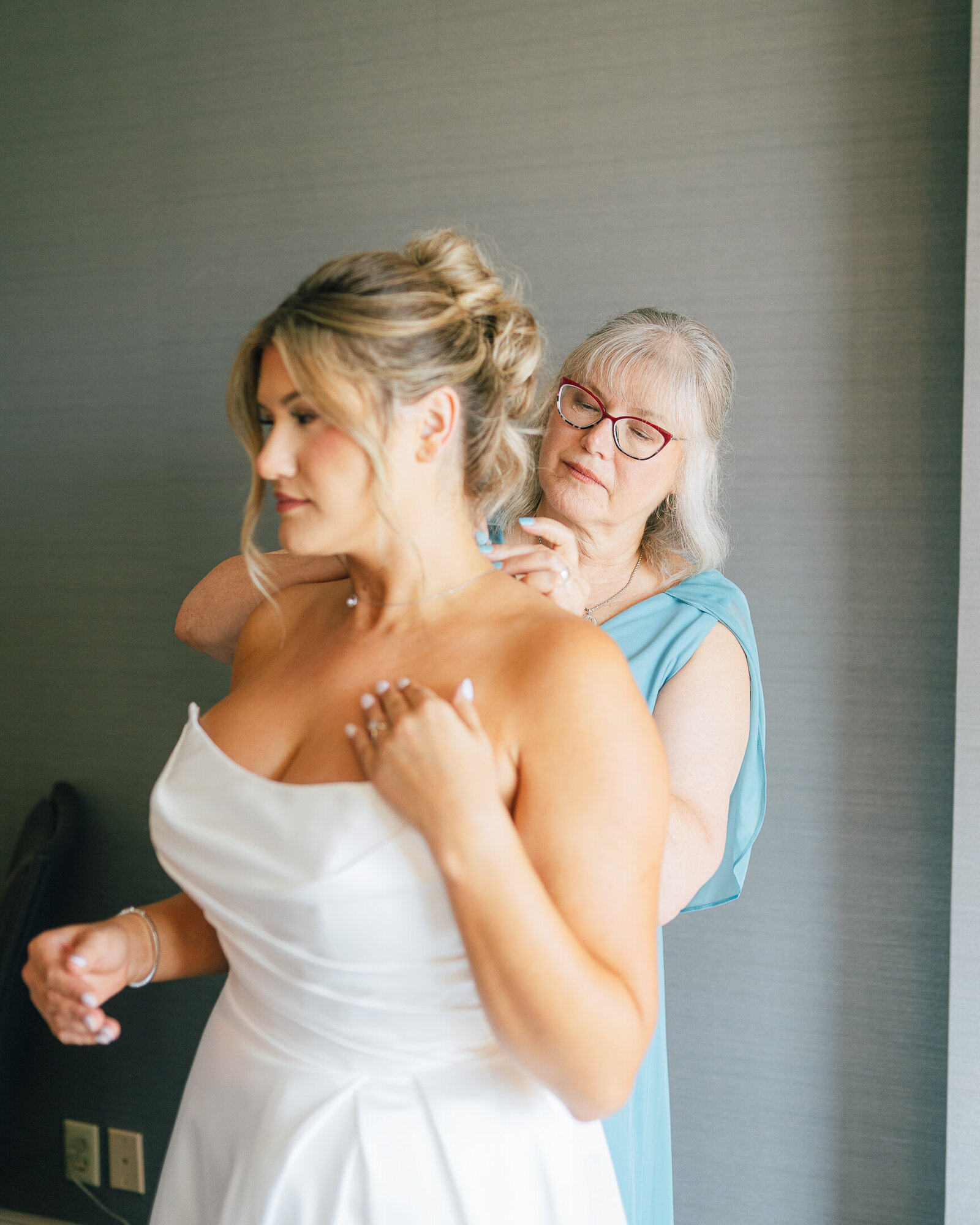 Corby Intercontinental Hotel Kansas City Wedding Plaza-40