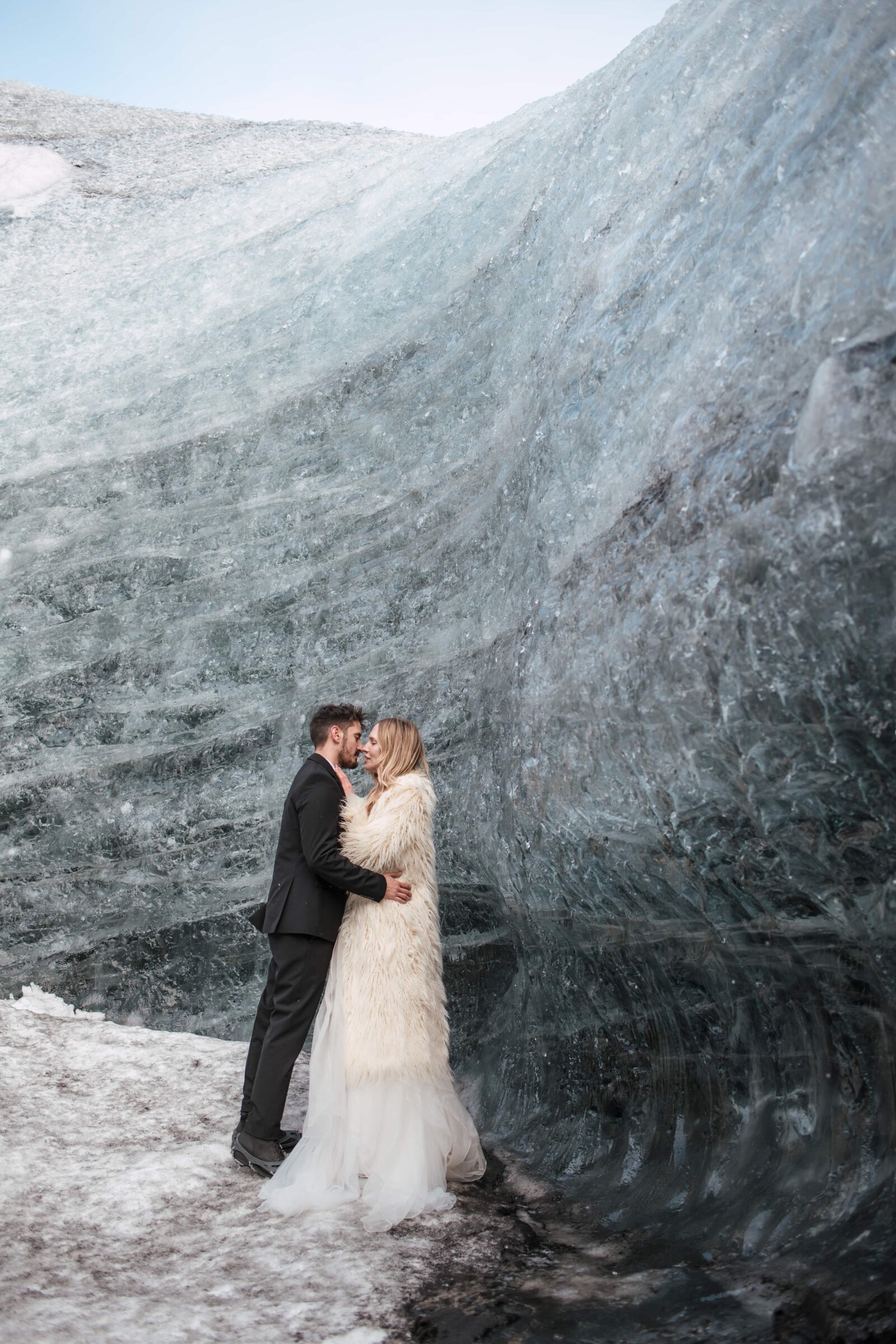 Couple exchanging vows in an icecave, Jökulsárlón