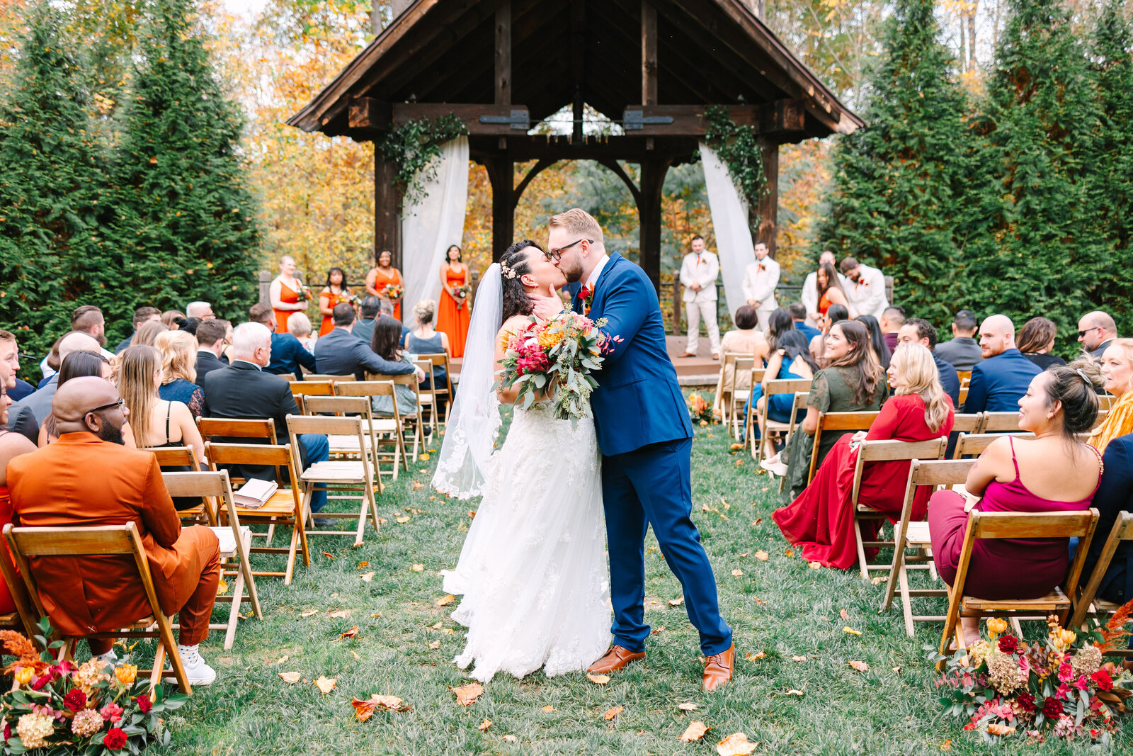 dancing-bear-lodge-fall-wedding-townsend-tennessee-willow-and-rove-10