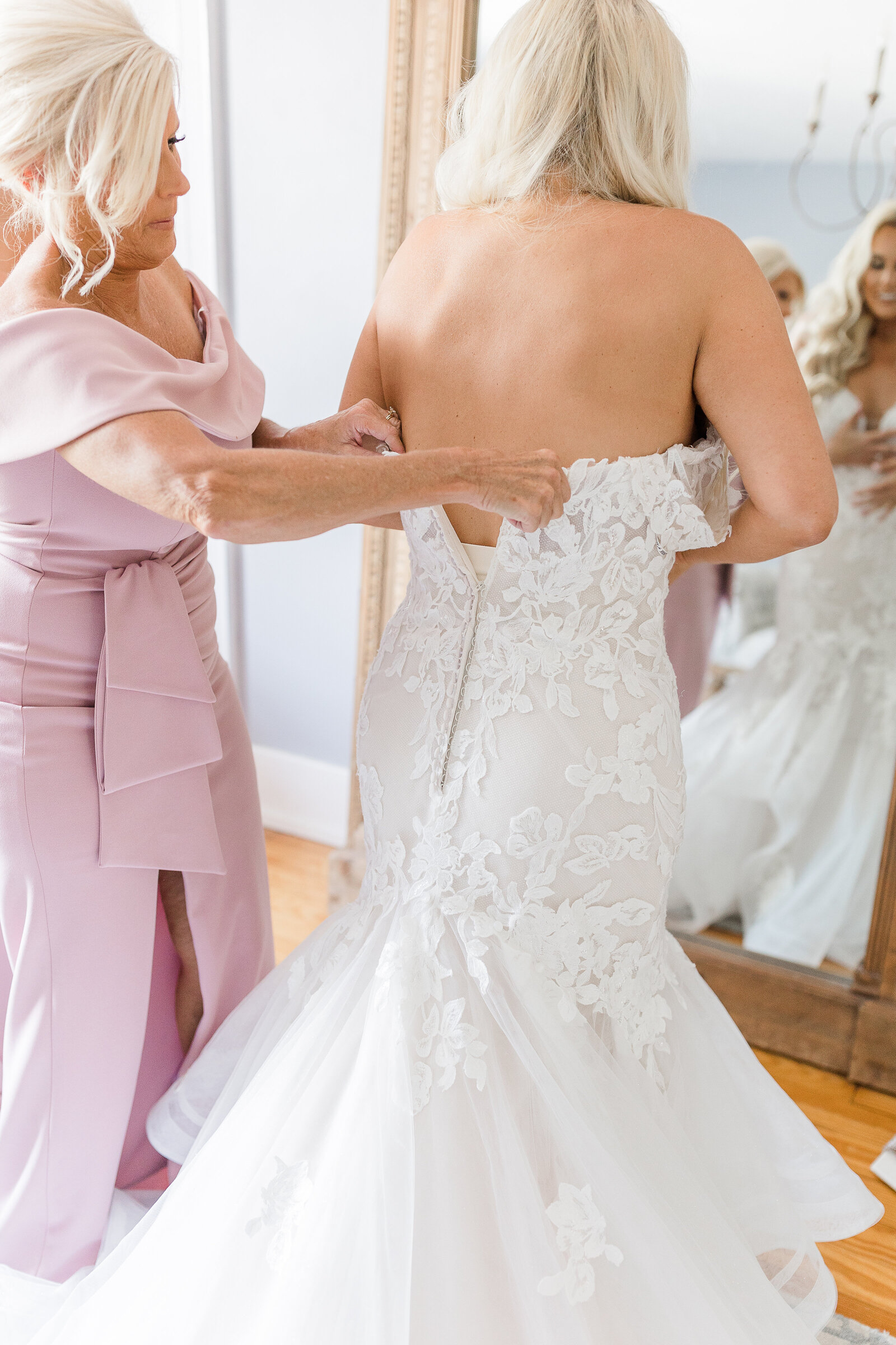 Bridal prep Stone House of st. Charles