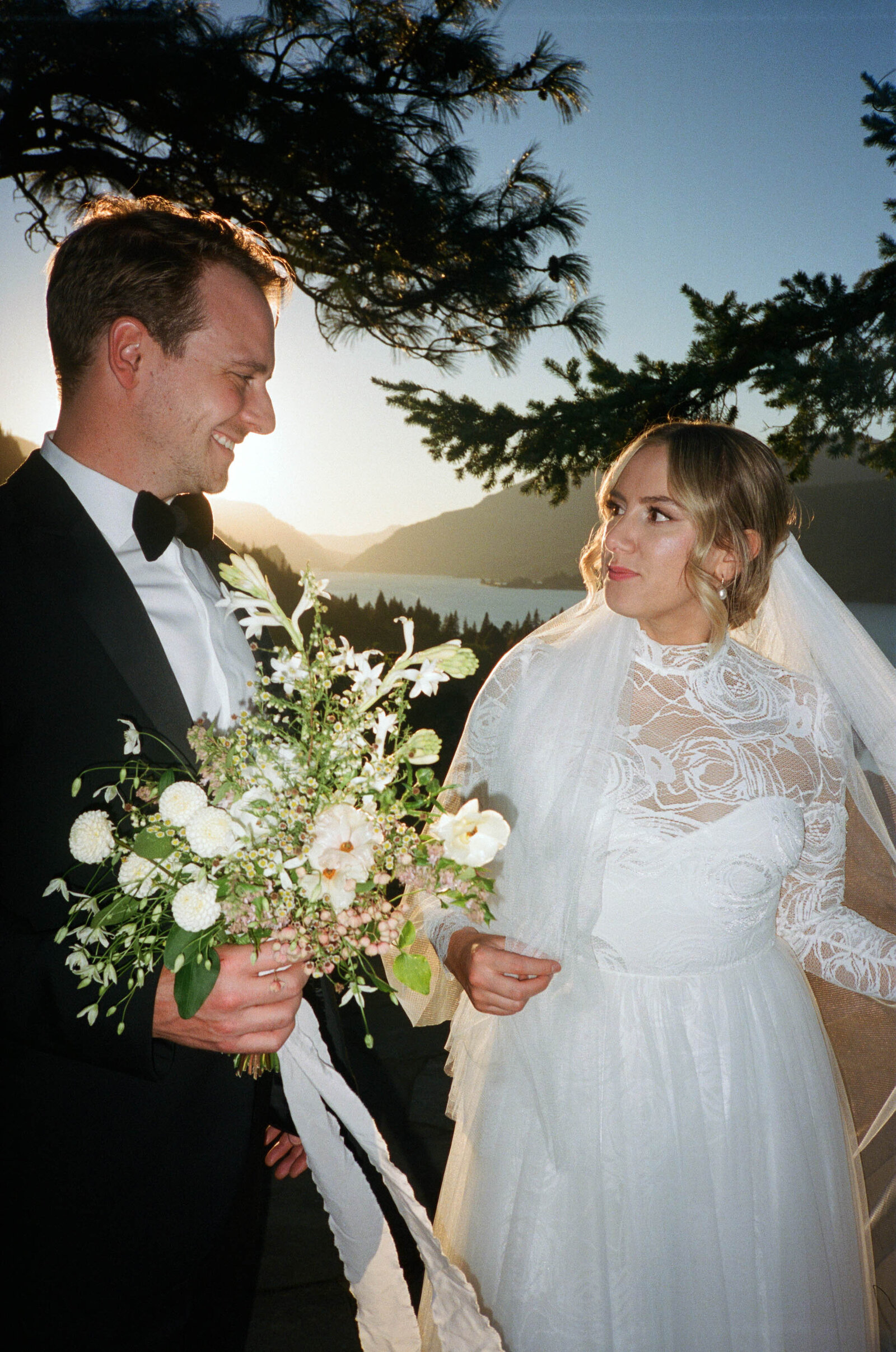 the-griffin-house-wedding-hood-river-35mm-film-87