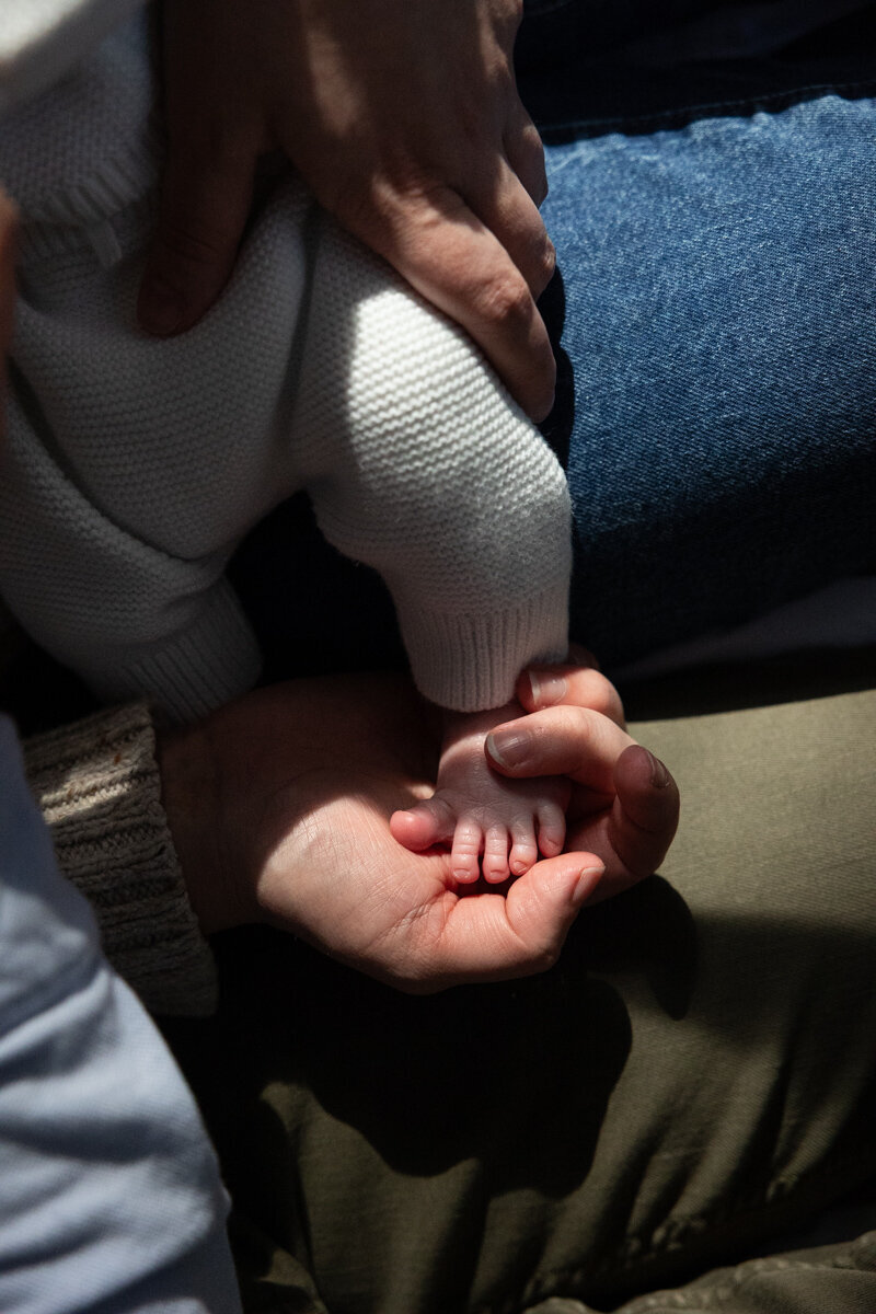 LightCreative_202502_JessicaVanessa_InHomeNewbornPhotos_RaleighNewbornPhotography_016_blog