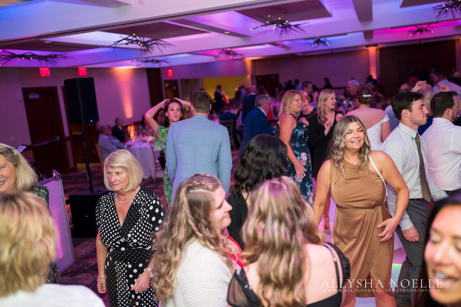 Wedding-at-River-Club-of-Mequon-984