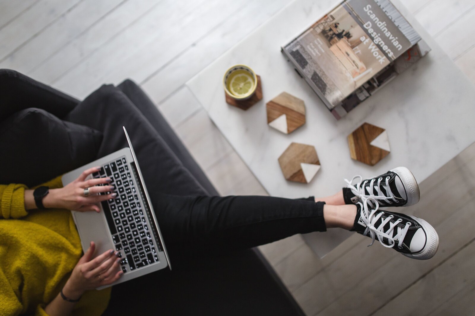 kaboompics_woman-with-legs-on-the-coffee-table-wearing-converse-sneakers-and-working-on-her-laptop-4916