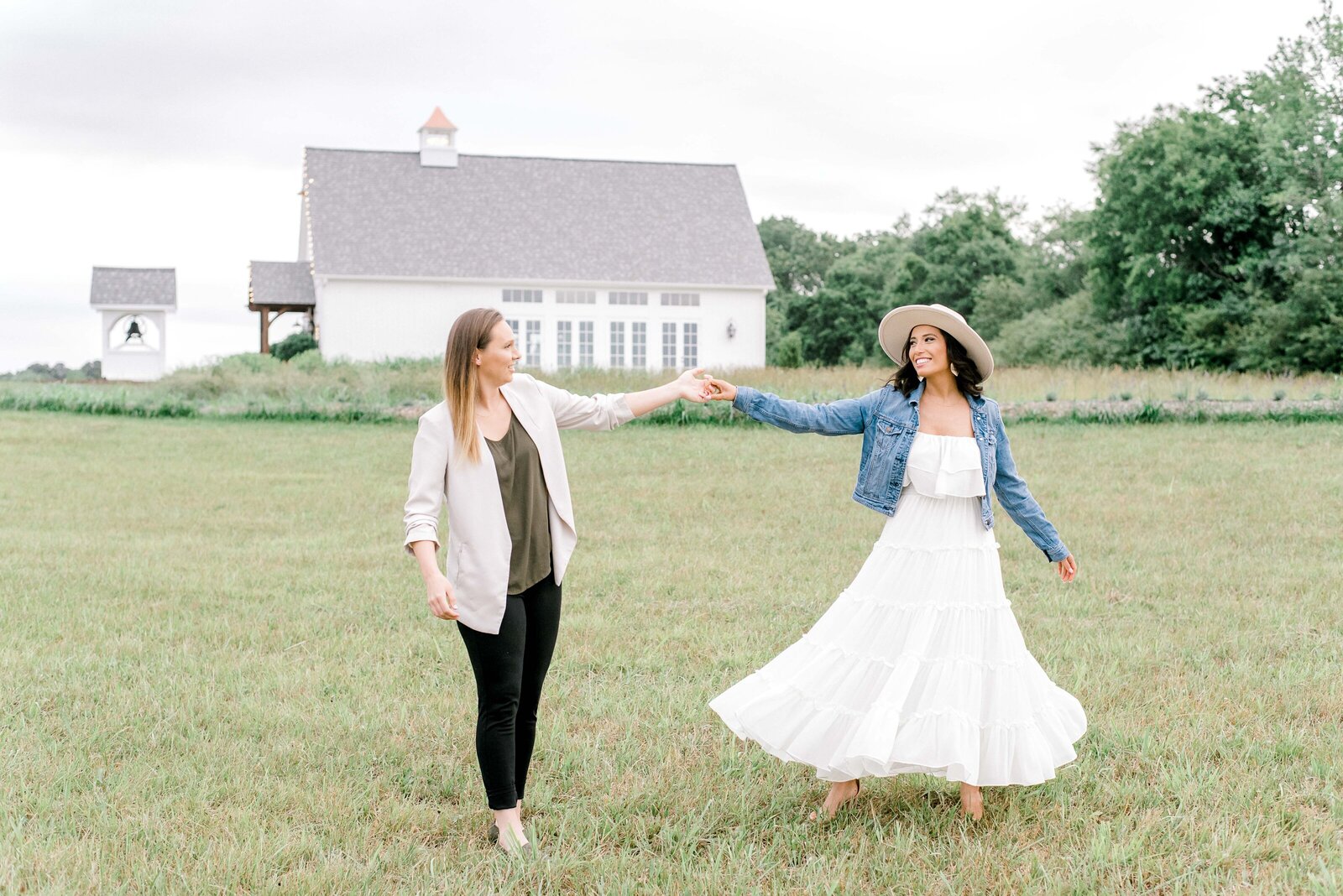 Charlotte-Wedding-Photographer-North-Carolina-Bright-and-Airy-Alyssa-Frost-Photography-Chickadee-Hill-Farms-3