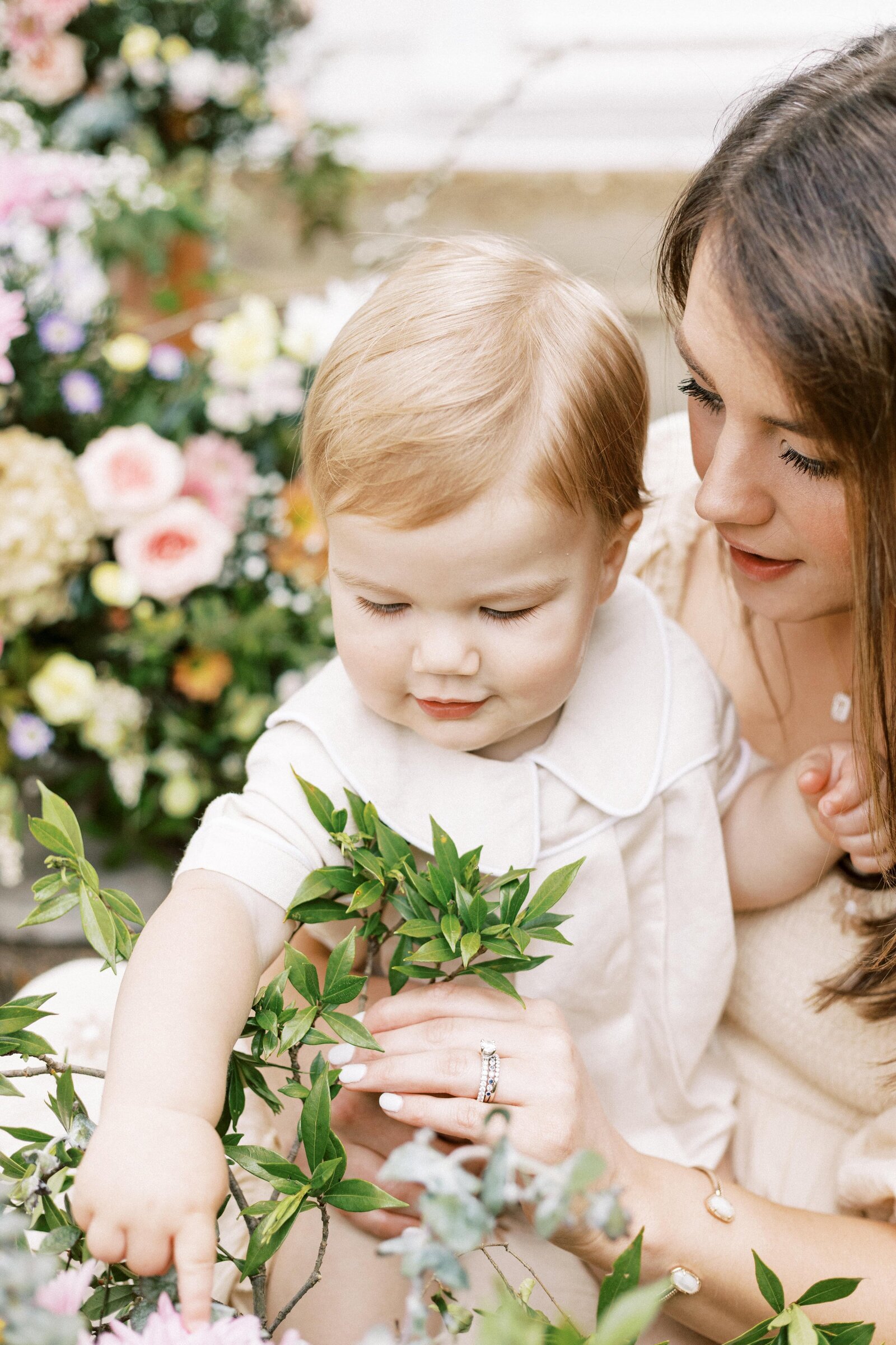 motherhood photos with flowers in peoria illinois family photos 