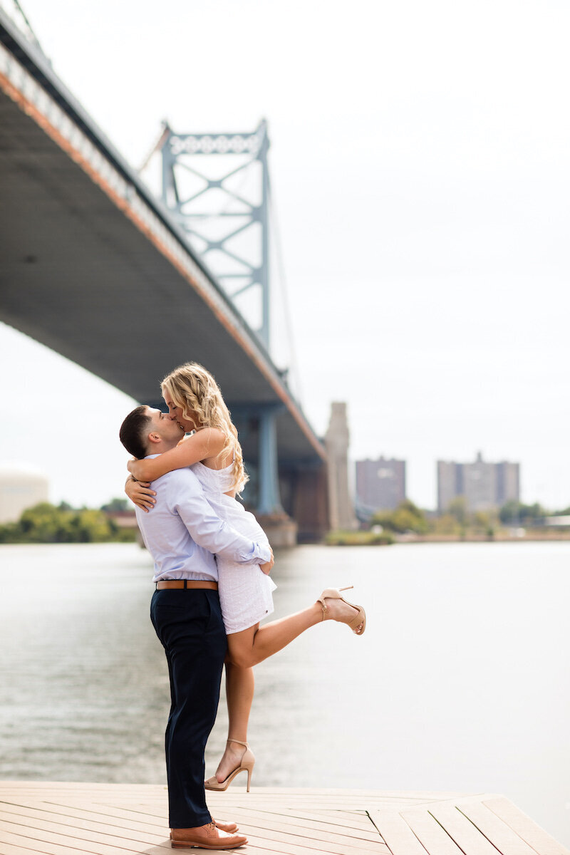 race-street-pier-philadelphia-engagement-1