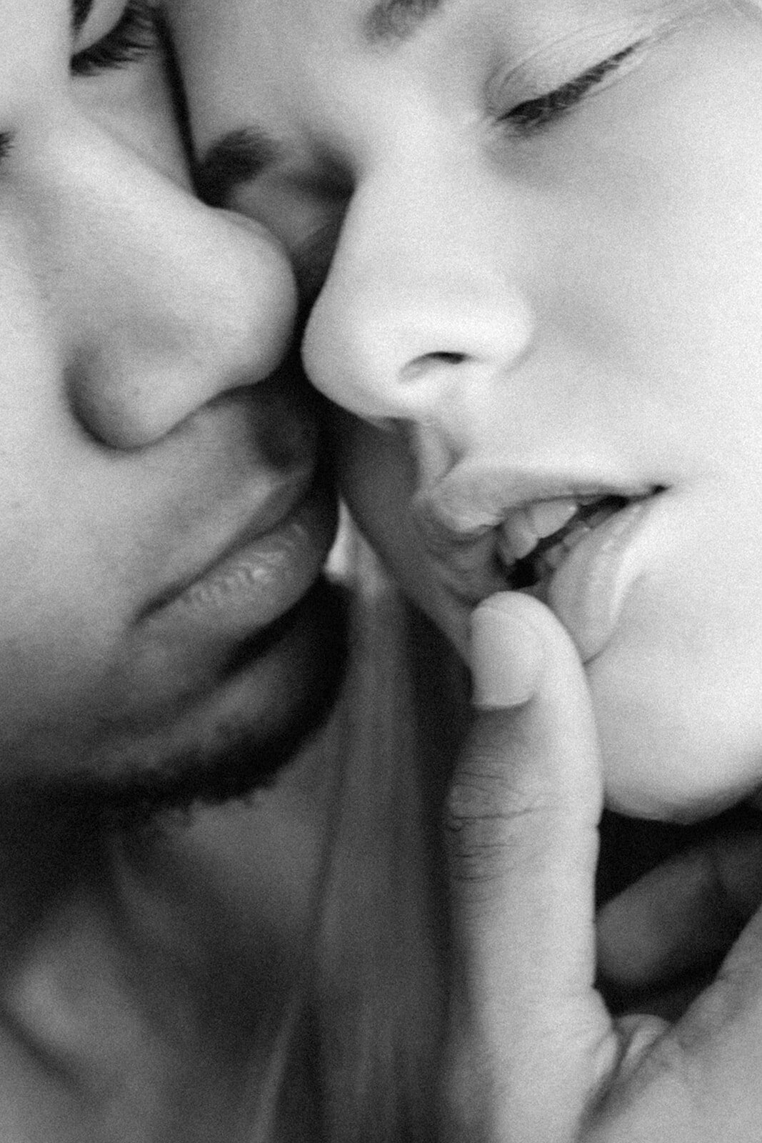 MorganeBallPhotography-Portrait-Camille-Look02kiss-2-_websize