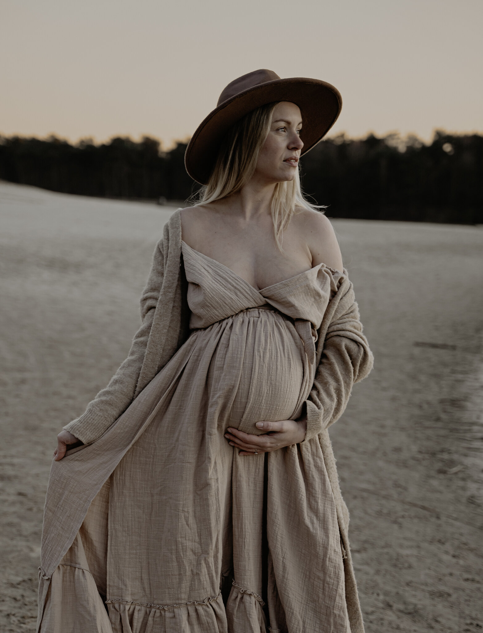 fotograaf_Momentjes & Zo_zwangerschapshoot_'t zand_Jessie (7 van 14)