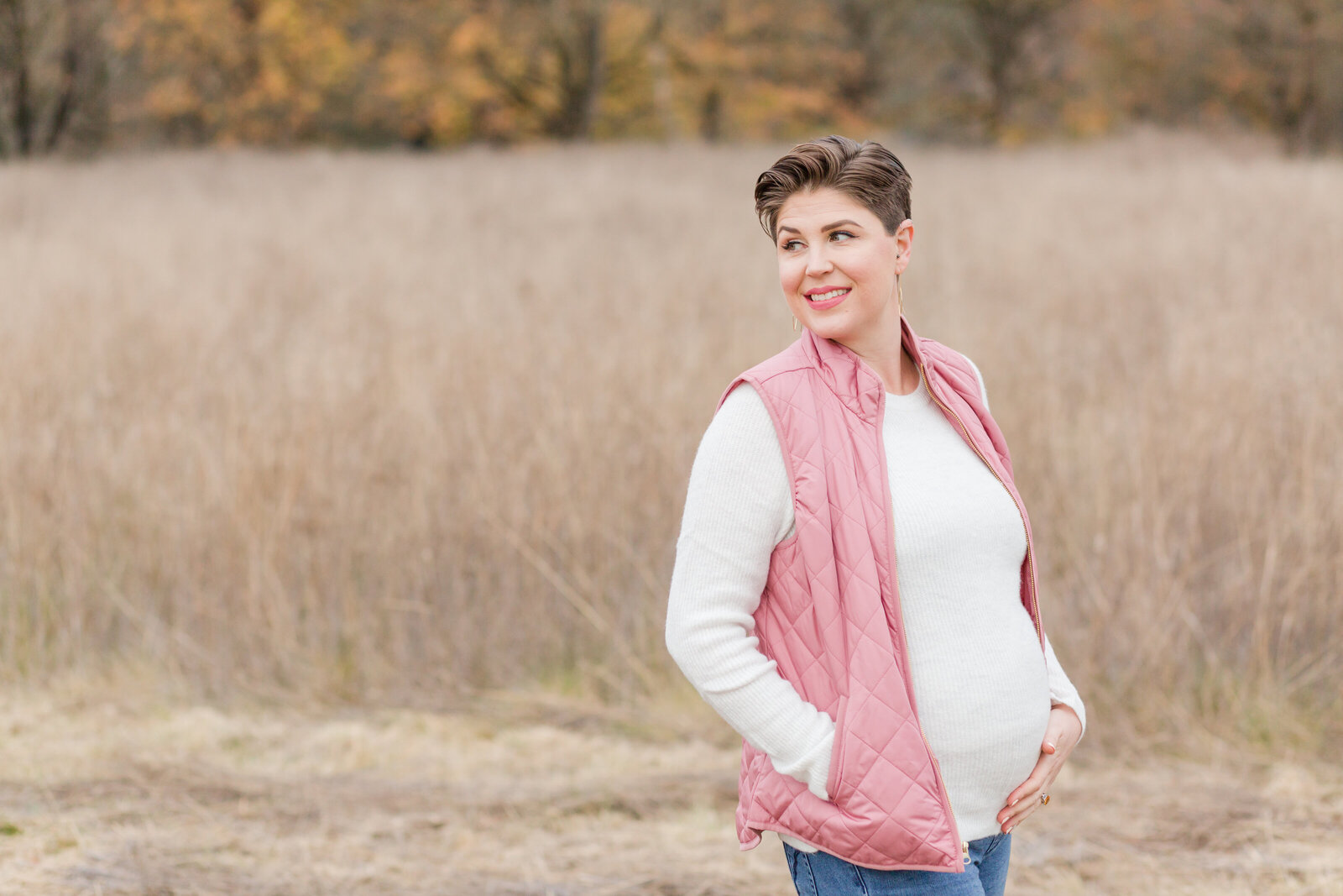 casual winter maternity photos at champoeg state park