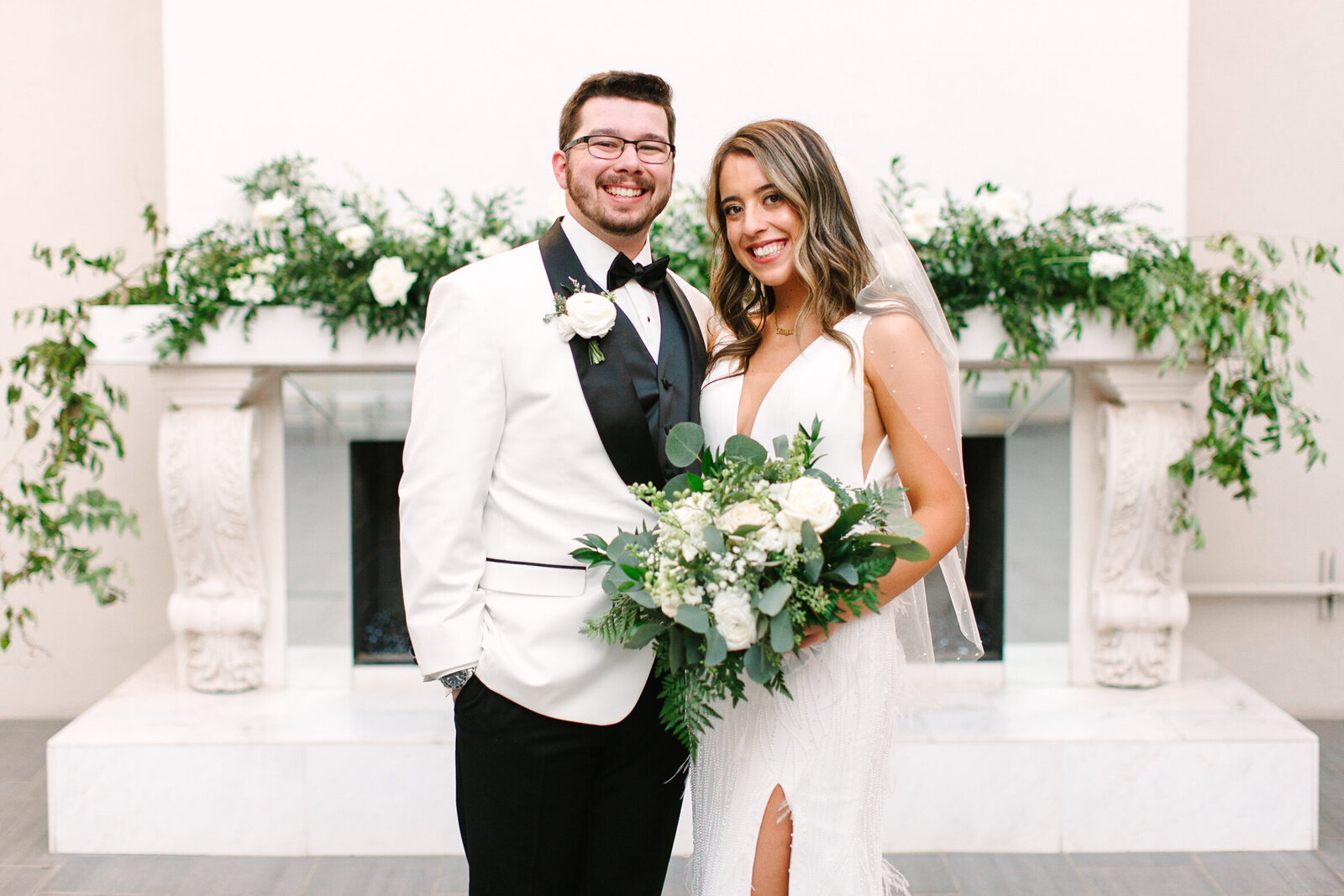 soho63-wedding-venue-arizona-bride-and-groom-ceremony-black-and-whte