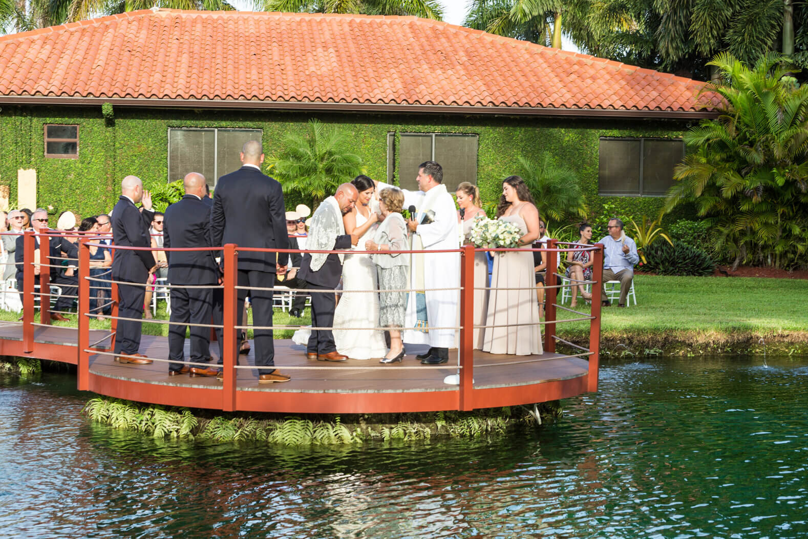 longans-place-wedding-ceremony-on-the-lake-24