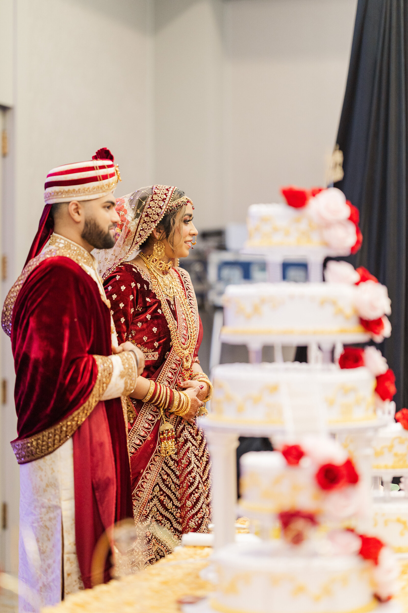 Bride-and-groom-wedding-cake