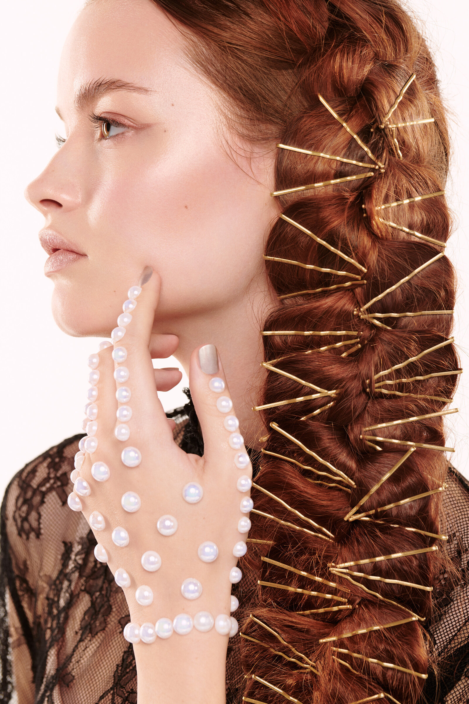 Sfumato-make-up--Comopolitan-beauty-editorial-pearls-2