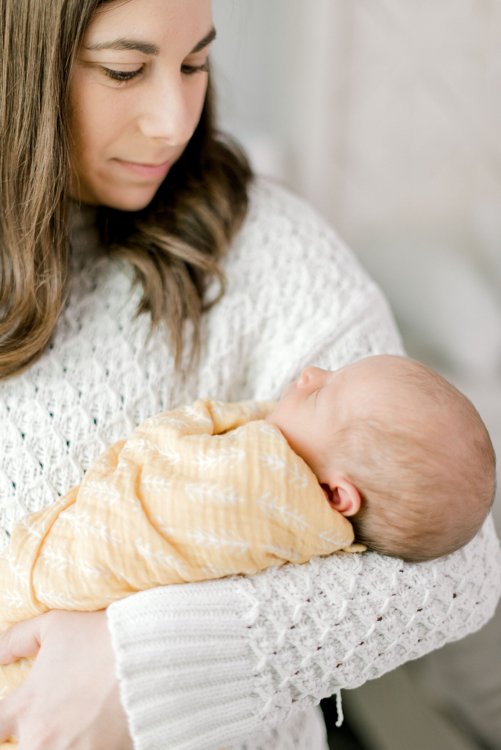 Charlotte-Newborn-Photographer-North-Carolina-Bright-and-Airy-Alyssa-Frost-Photography-In-Home-Family-Session-11