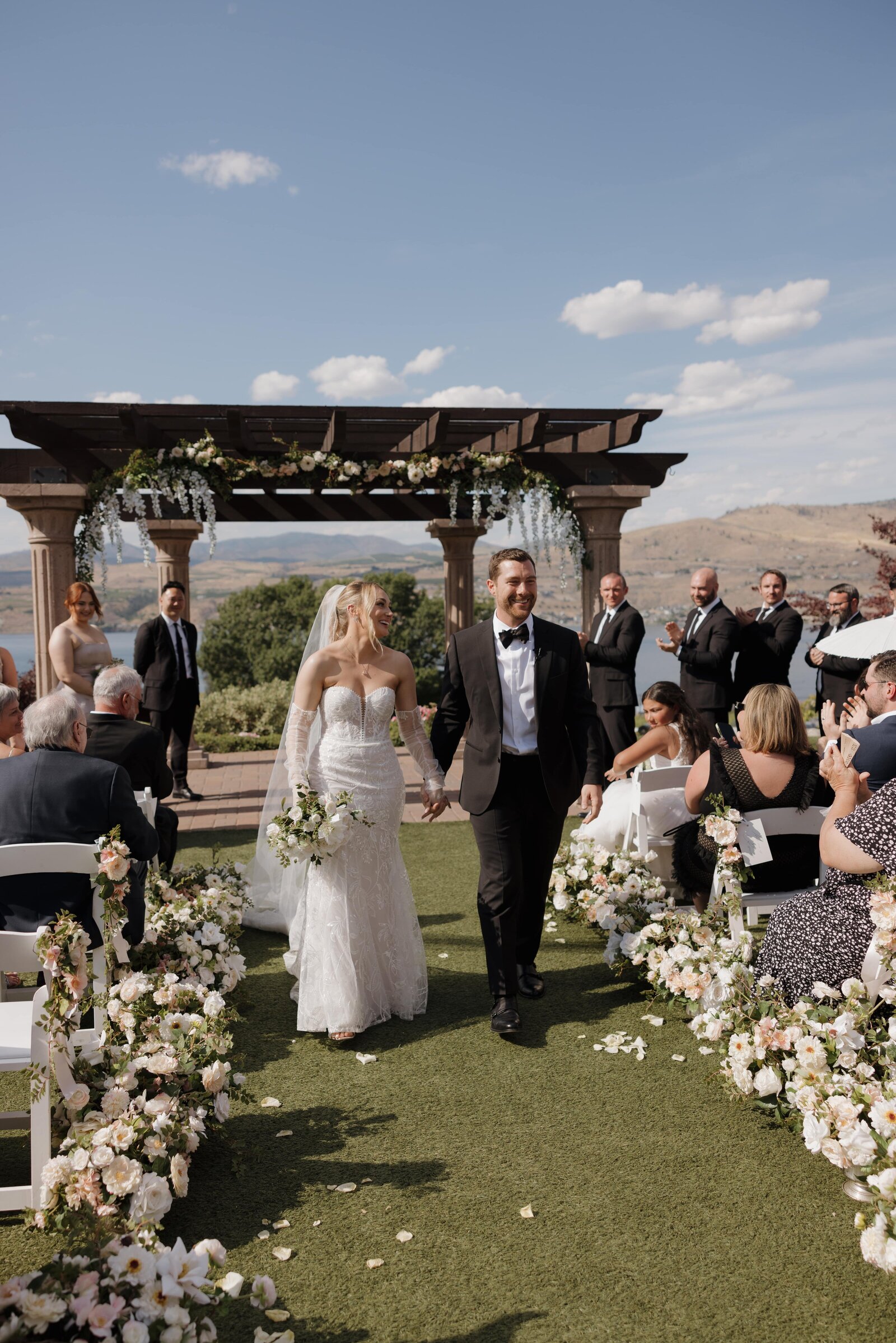 bride-and-groom-walking-down-aisle002